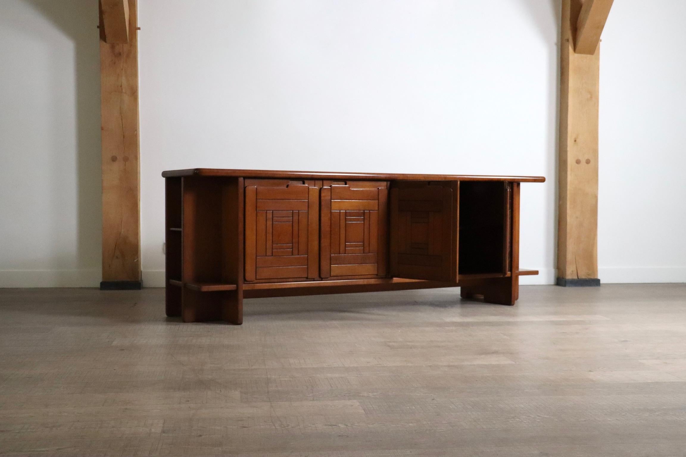 Brutalist Italian Sideboard with Graphical Doors in Walnut 1970s For Sale 7