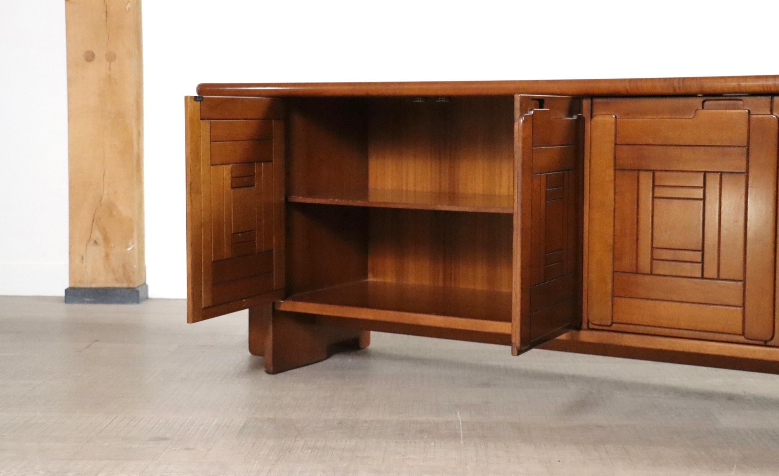 Brutalist Italian Sideboard with Graphical Doors in Walnut 1970s For Sale 10