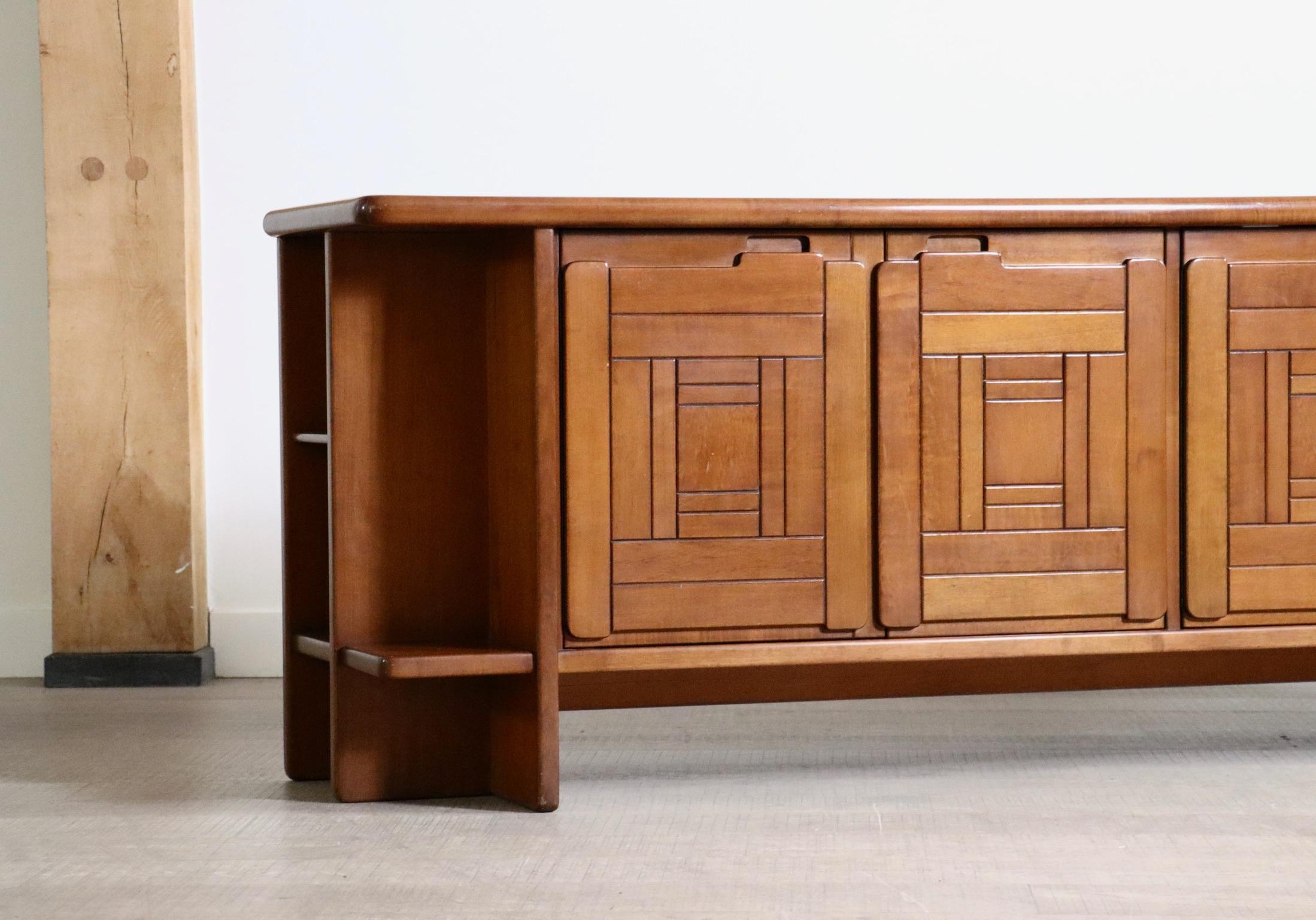 Brutalist Italian Sideboard with Graphical Doors in Walnut 1970s For Sale 1