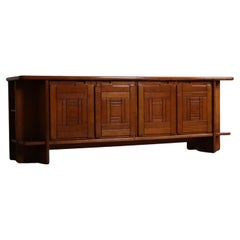 Buffet italien brutaliste avec portes graphiques en noyer 1970