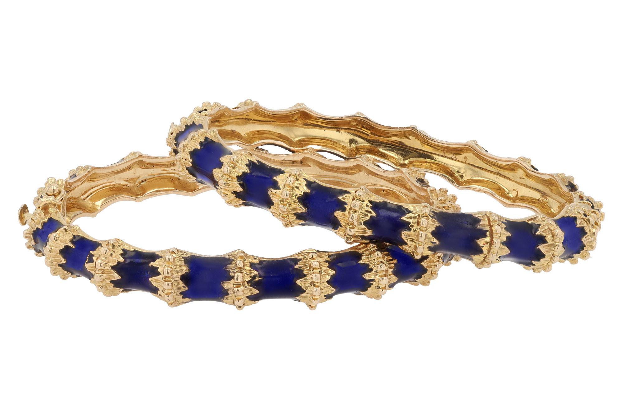 Modernist Brutalist Jack Gutschneider 14k Gold Blue Enamel Bangle Bracelet 29.7 For Sale