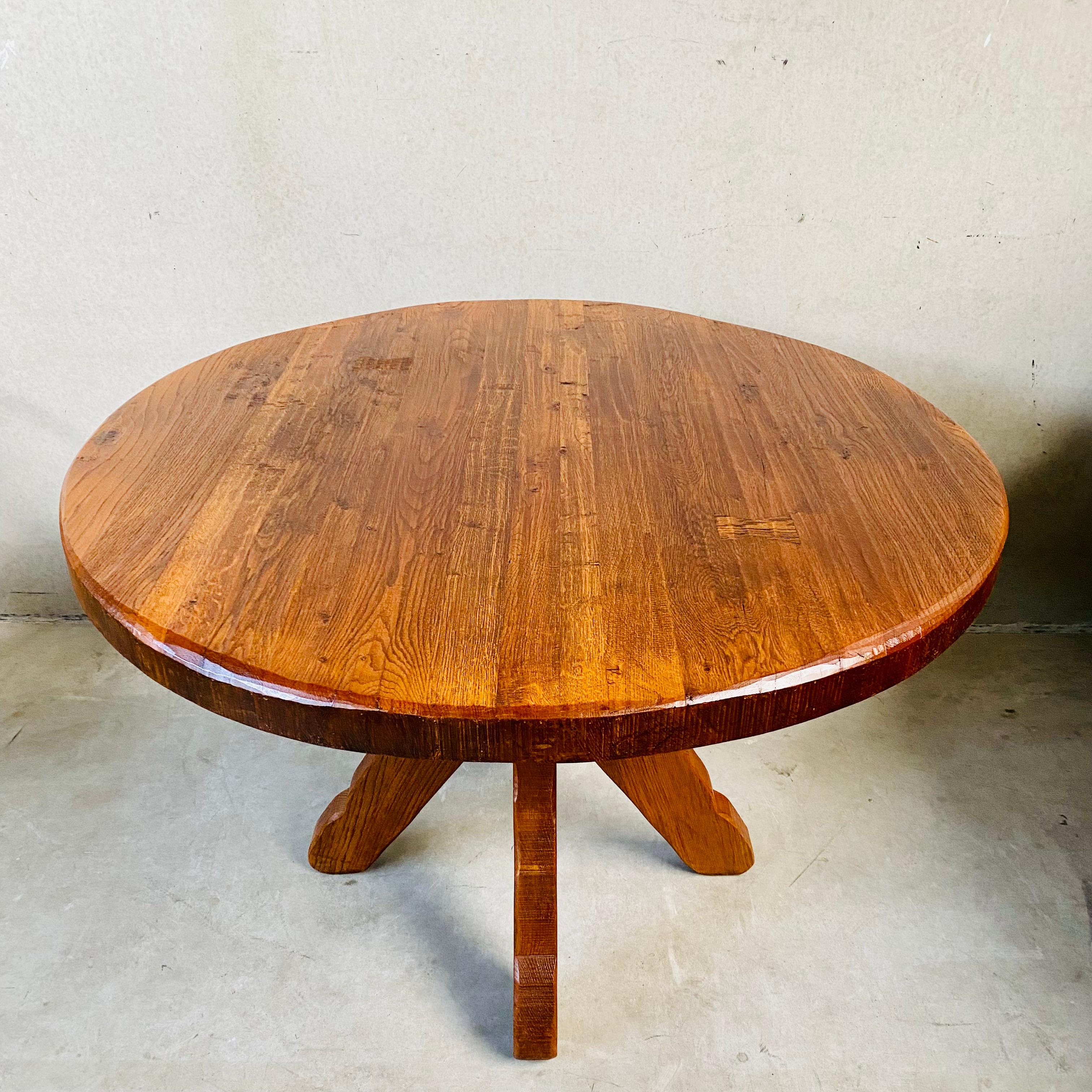 Brutalist Kunstmeubelen De Puydt Solid Round Rustic Oak Pedestal Table, Belgium  For Sale 3