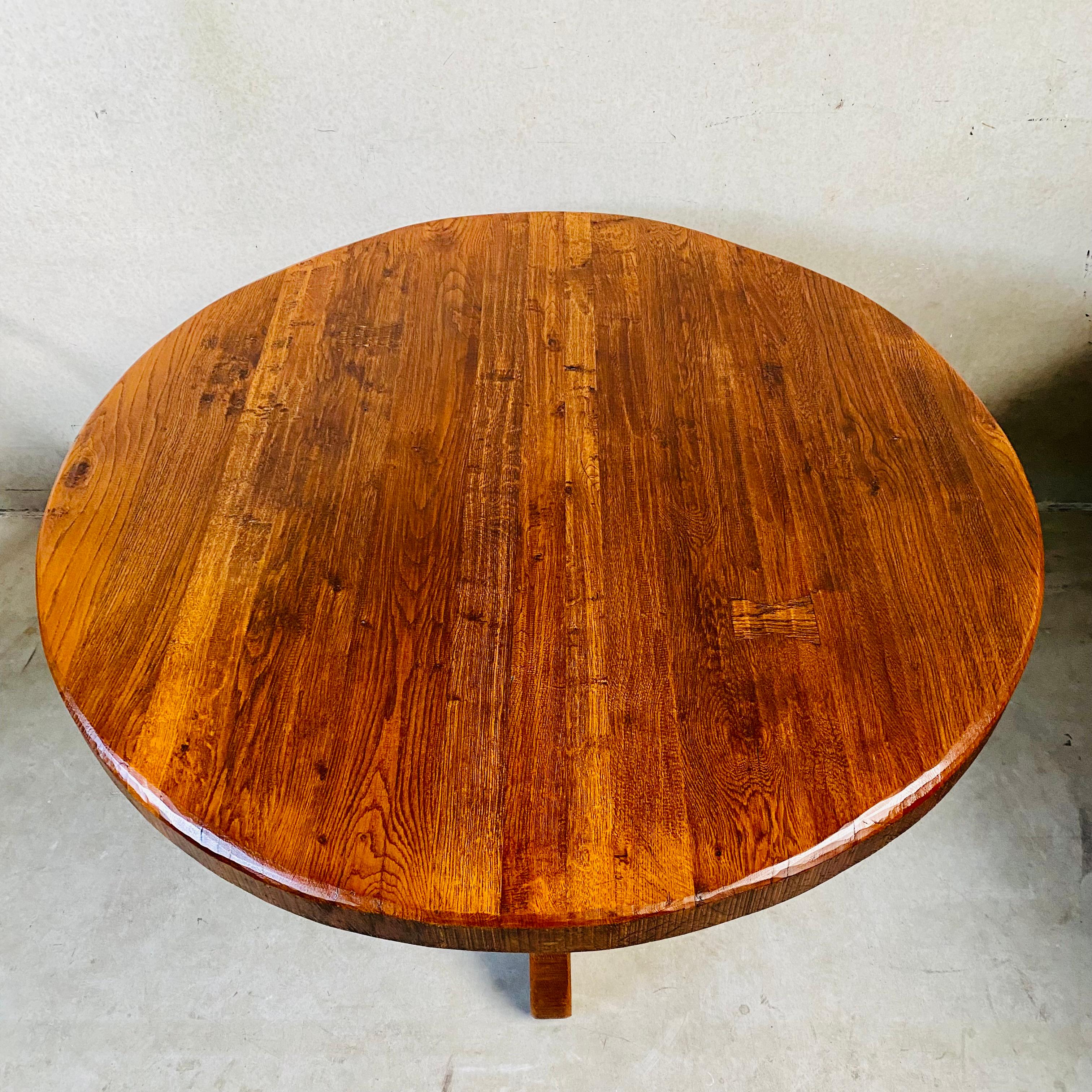 Brutalist Kunstmeubelen De Puydt Solid Round Rustic Oak Pedestal Table, Belgium  For Sale 4