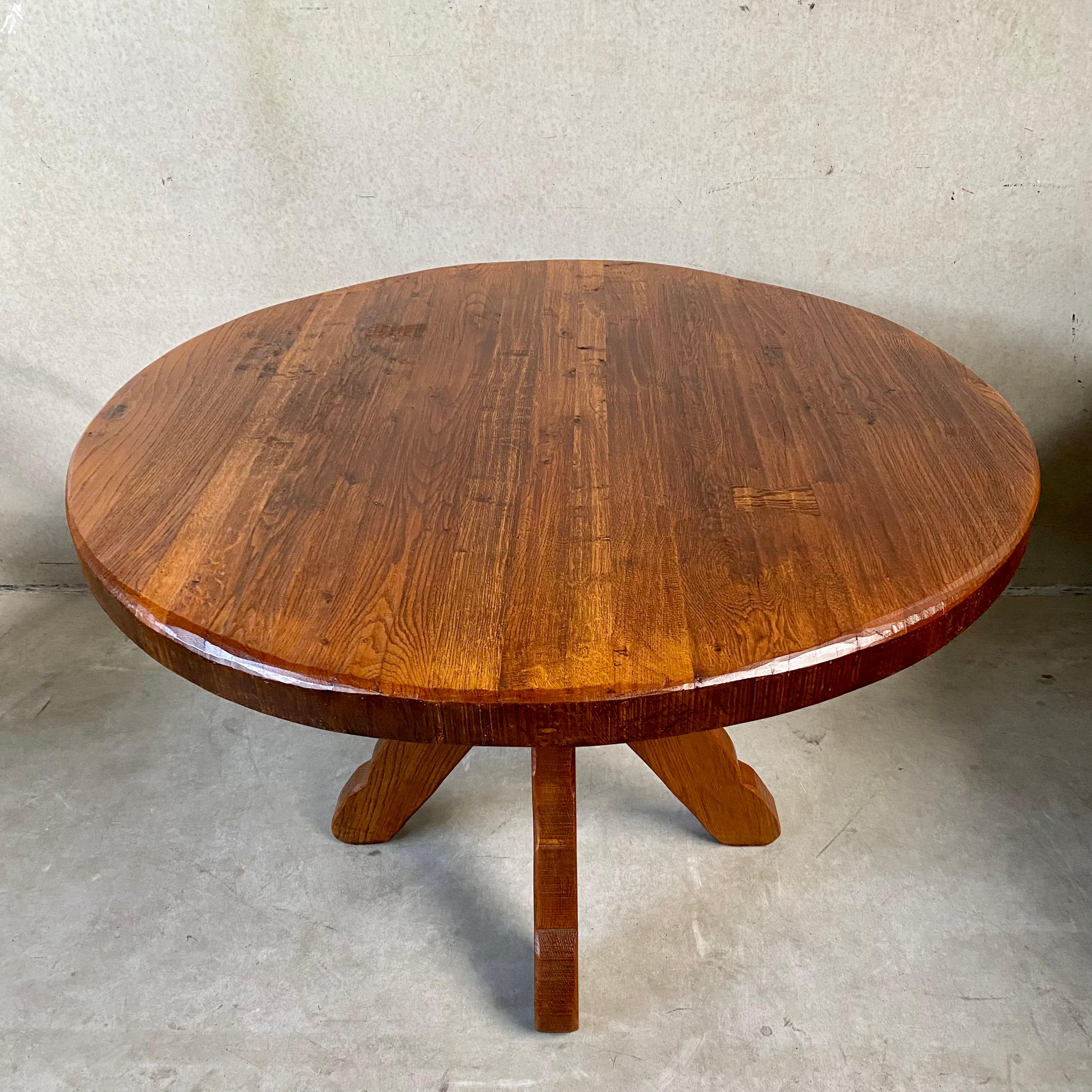 Brutalist Kunstmeubelen De Puydt Solid Round Rustic Oak Pedestal Table, Belgium  For Sale 5