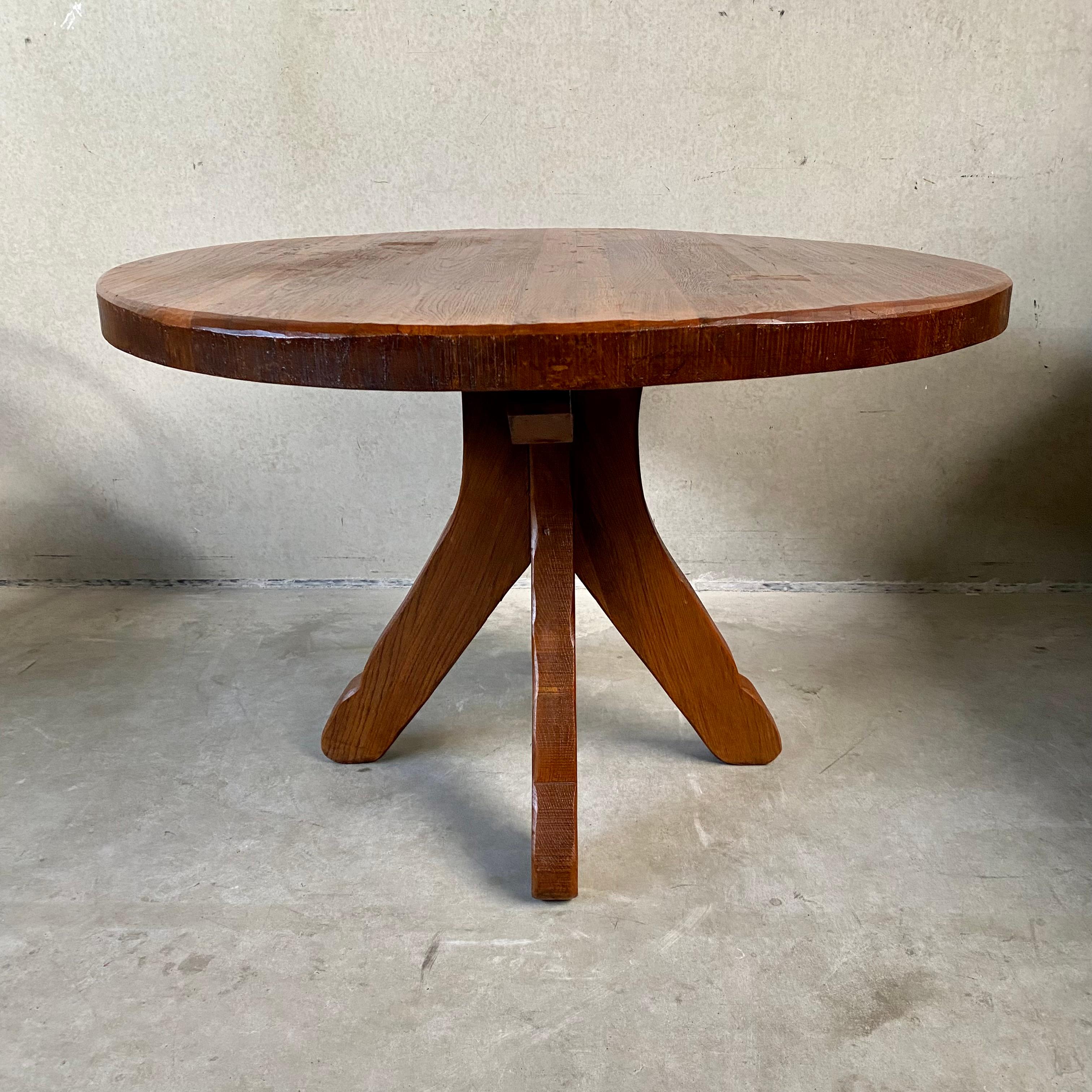 Brutalist Kunstmeubelen De Puydt Solid Round Rustic Oak Pedestal Table, Belgium  For Sale 9