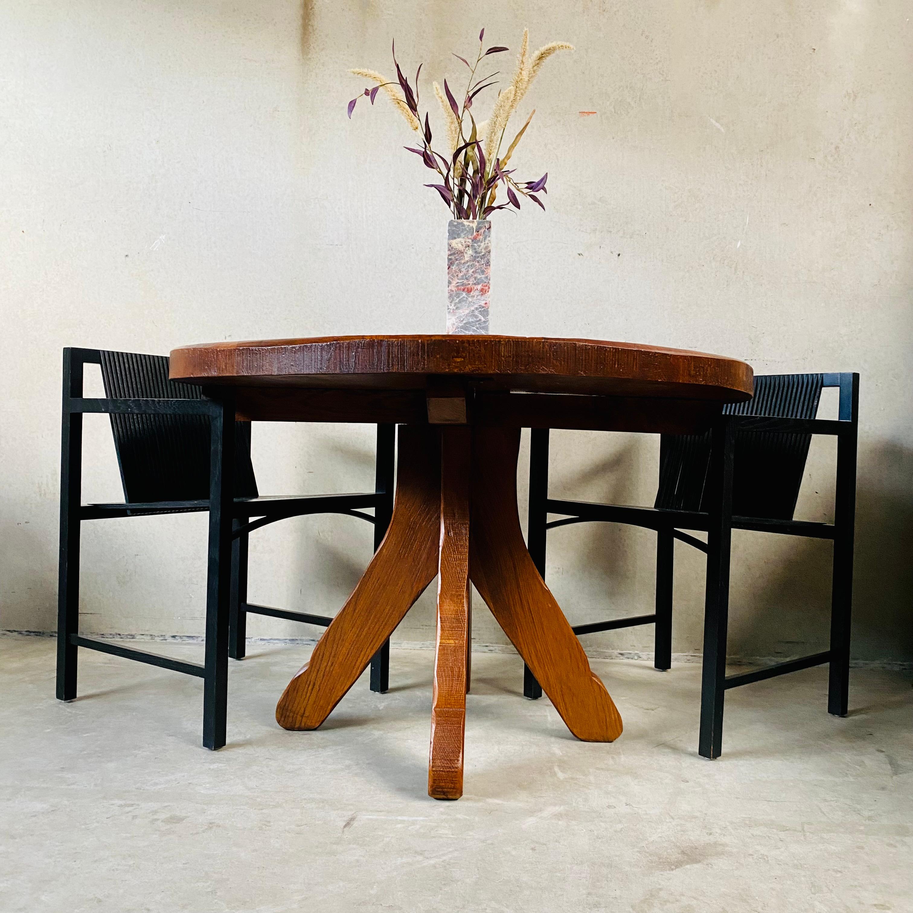 Brutalist Kunstmeubelen De Puydt Solid Round Rustic Oak Pedestal Table, Belgium  In Good Condition For Sale In DE MEERN, NL