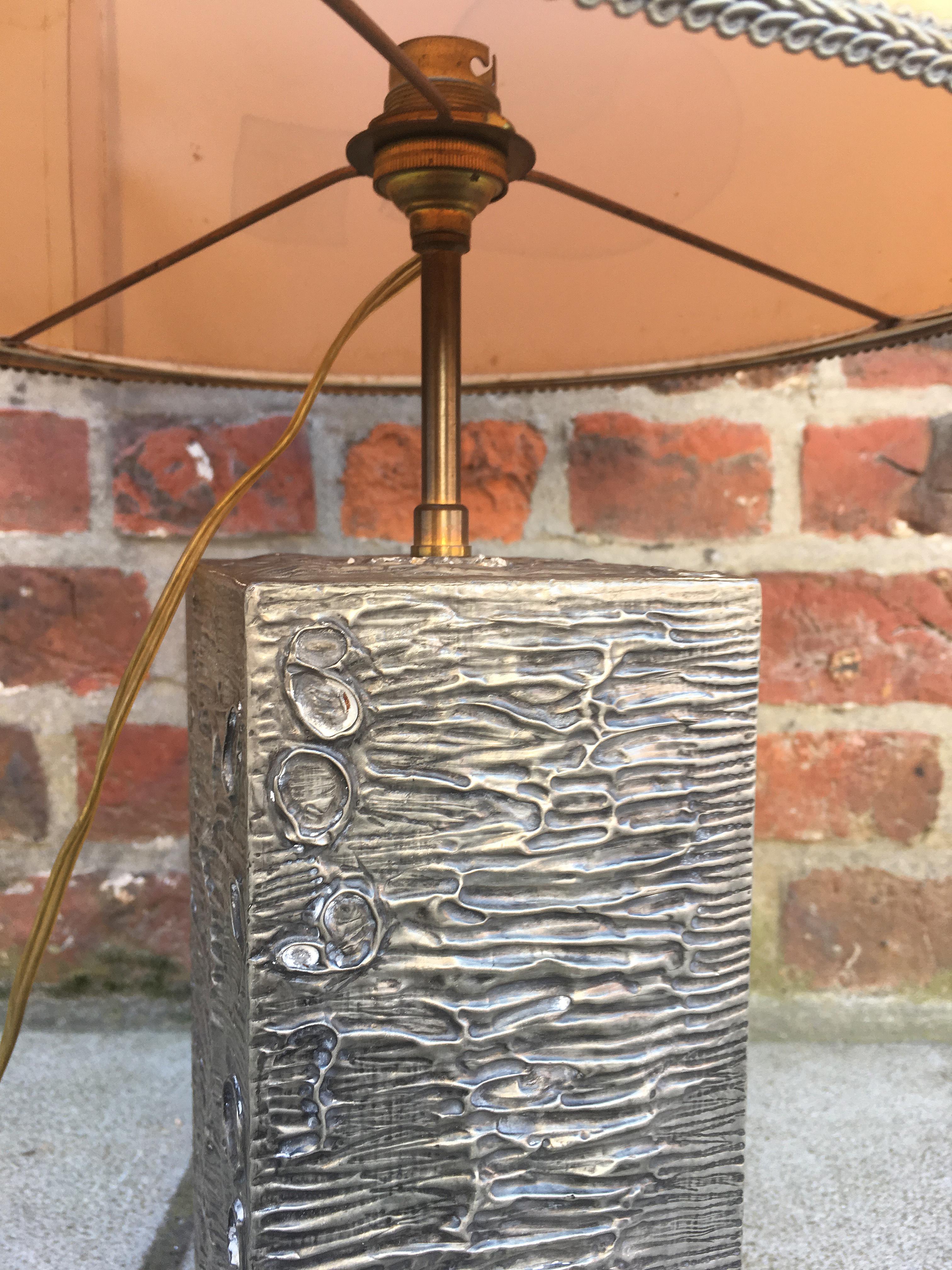 European Brutalist Lamp in Carved Pewter and Painted Lampshade circa 1970, Signed For Sale
