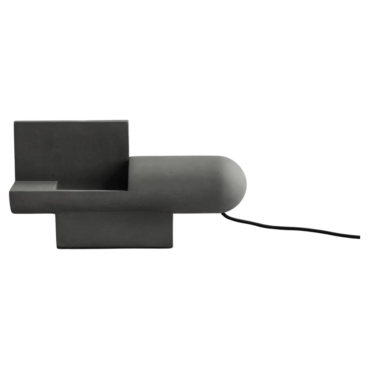 Lampe brutaliste en béton, une œuvre d'art contemporaine. en vente