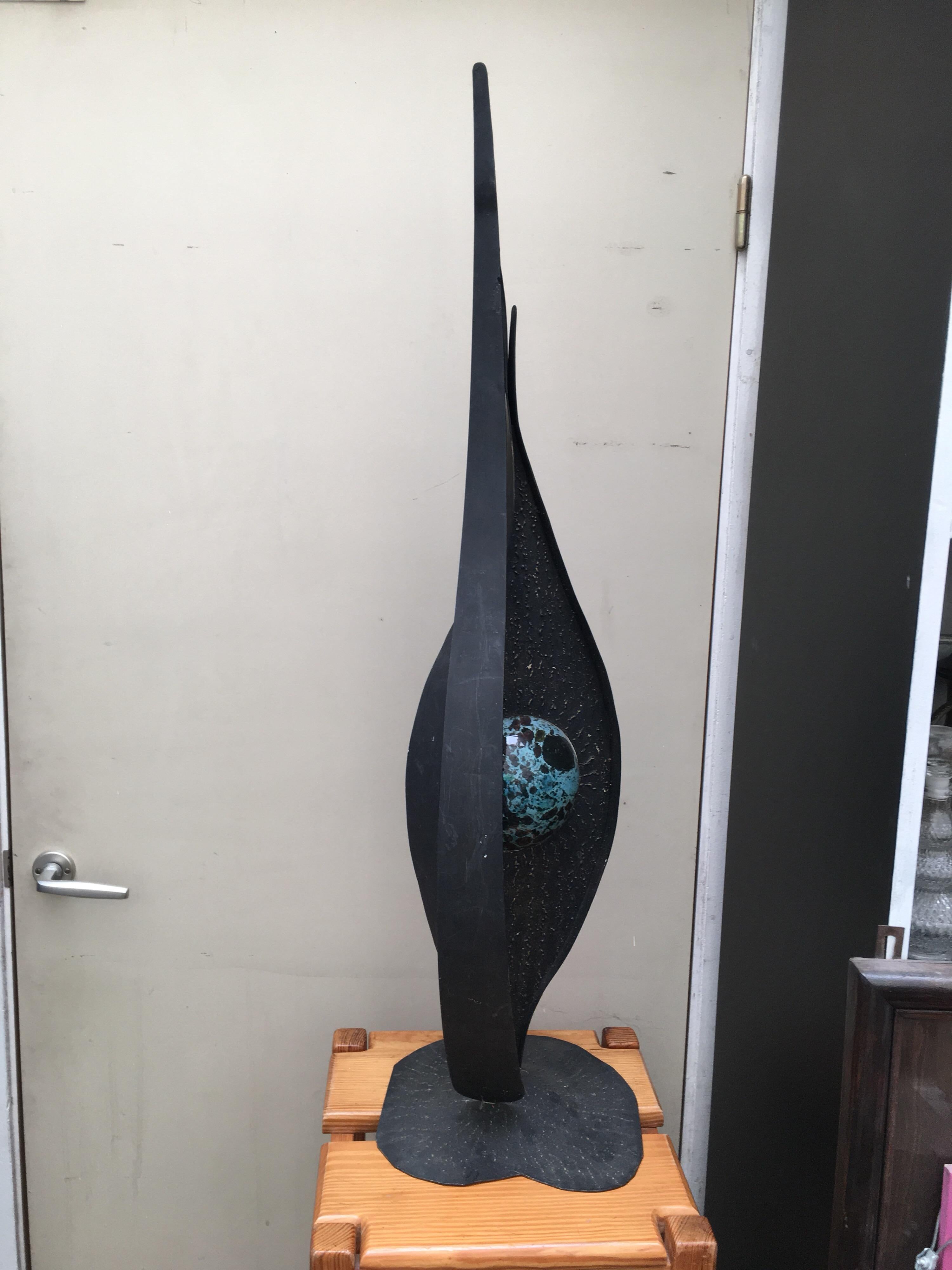 Brutalist Lamp with Black Lacquered Brass Structure and Bluish Glass, circa 1980 In Excellent Condition For Sale In Saint-Ouen, FR