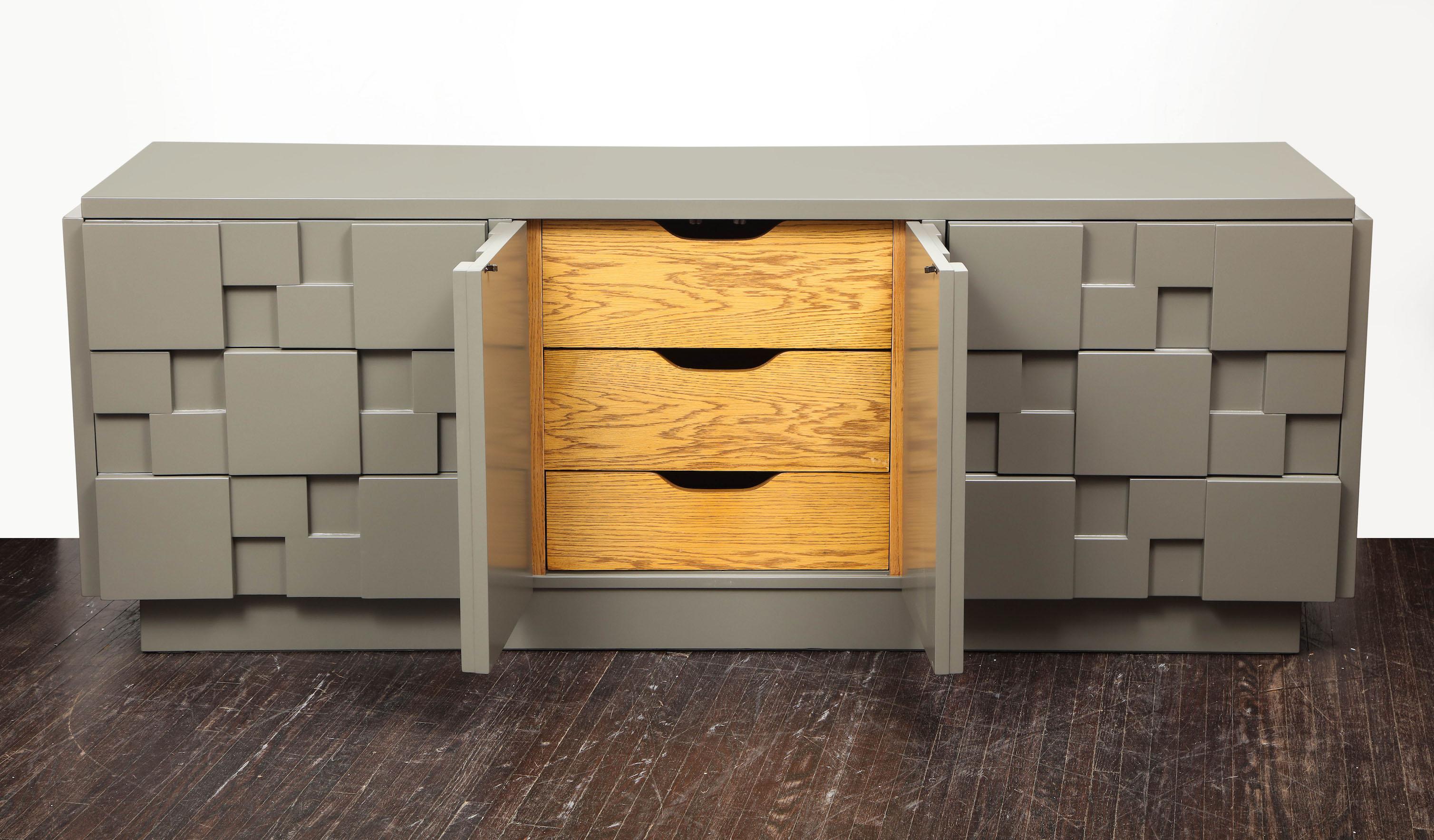 Brutalist Lane Lacquered Walnut Dresser in the Manner of Paul Evans In Excellent Condition In New York, NY