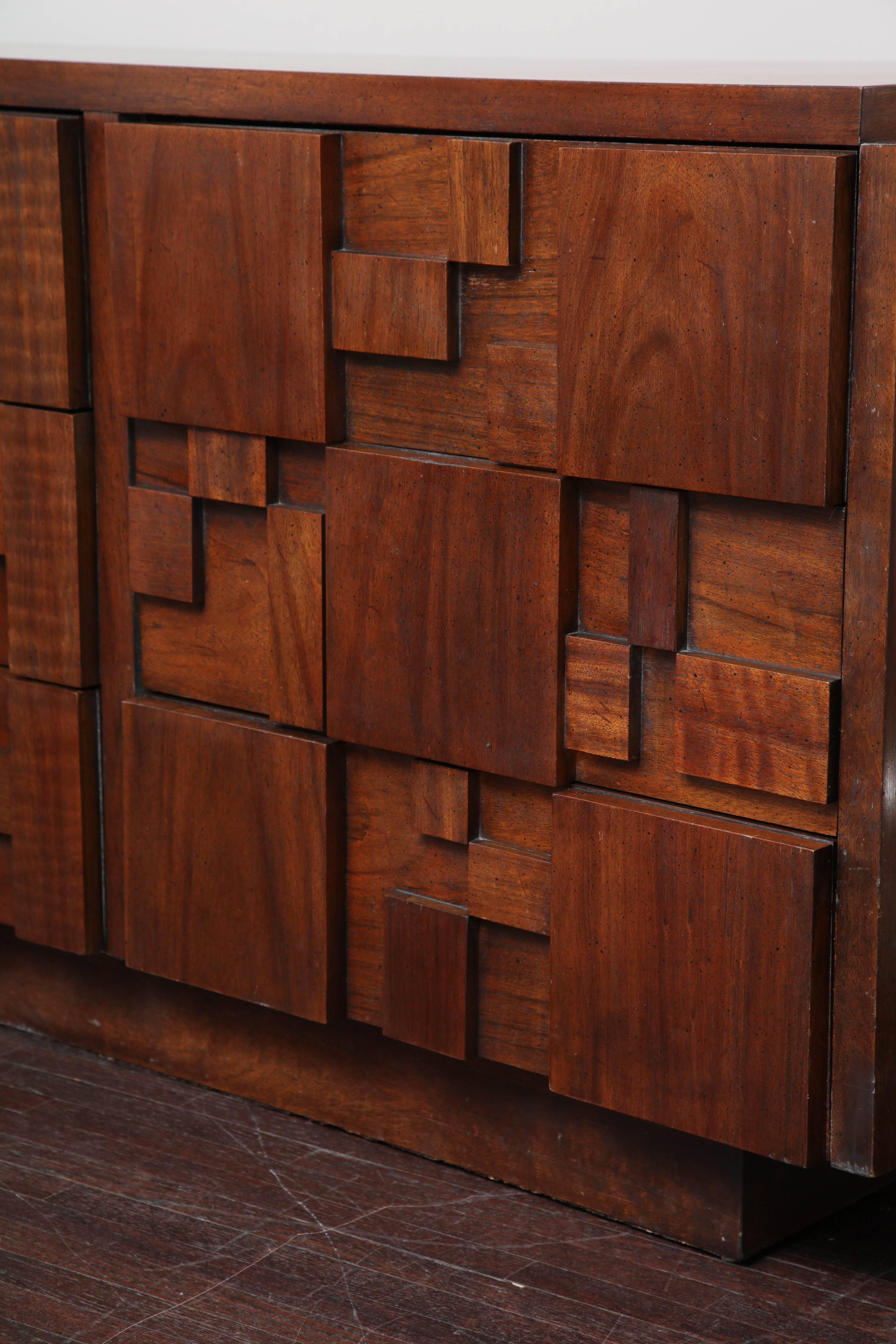 Brutalist Lane Walnut Dresser in the Manner of Paul Evans In Good Condition In New York, NY