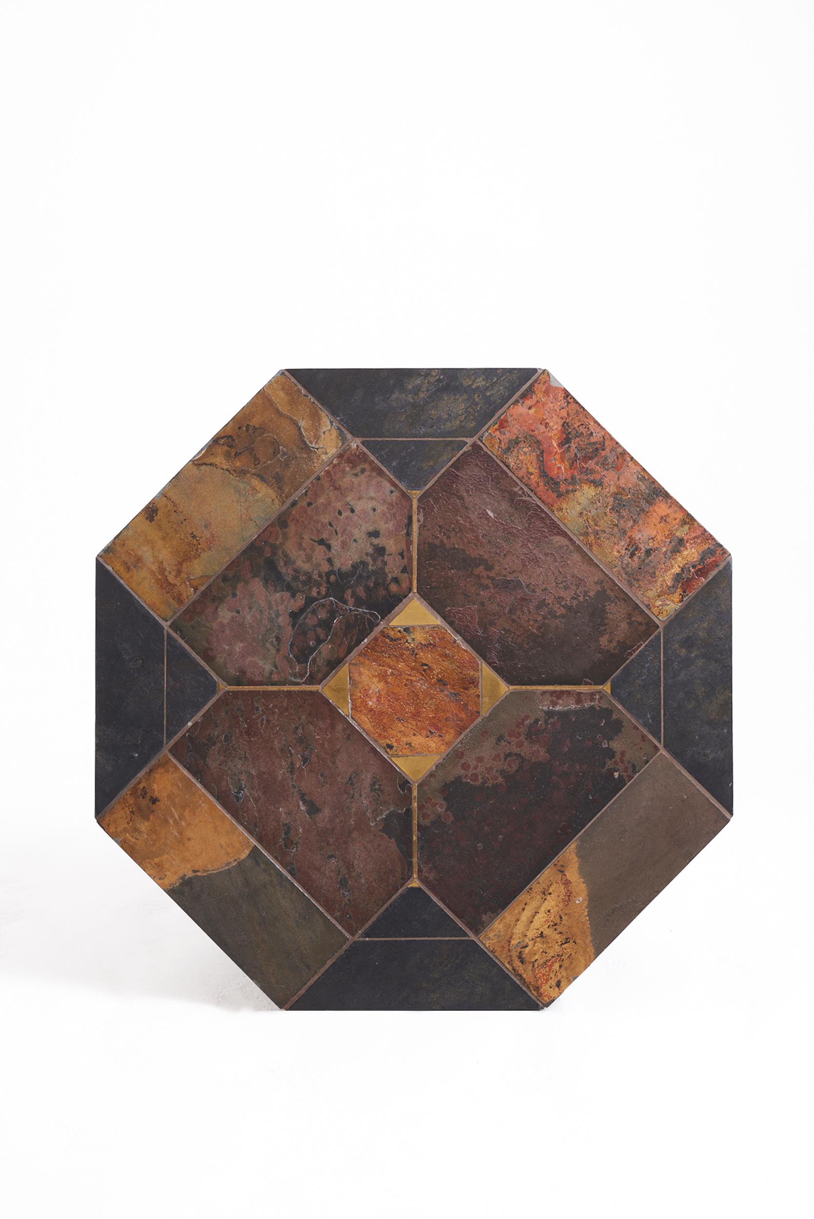 Une table basse octogonale en pierre de lave, peut-être de Paul Kingma (1931-2013).
Hollande, milieu du 20e siècle
