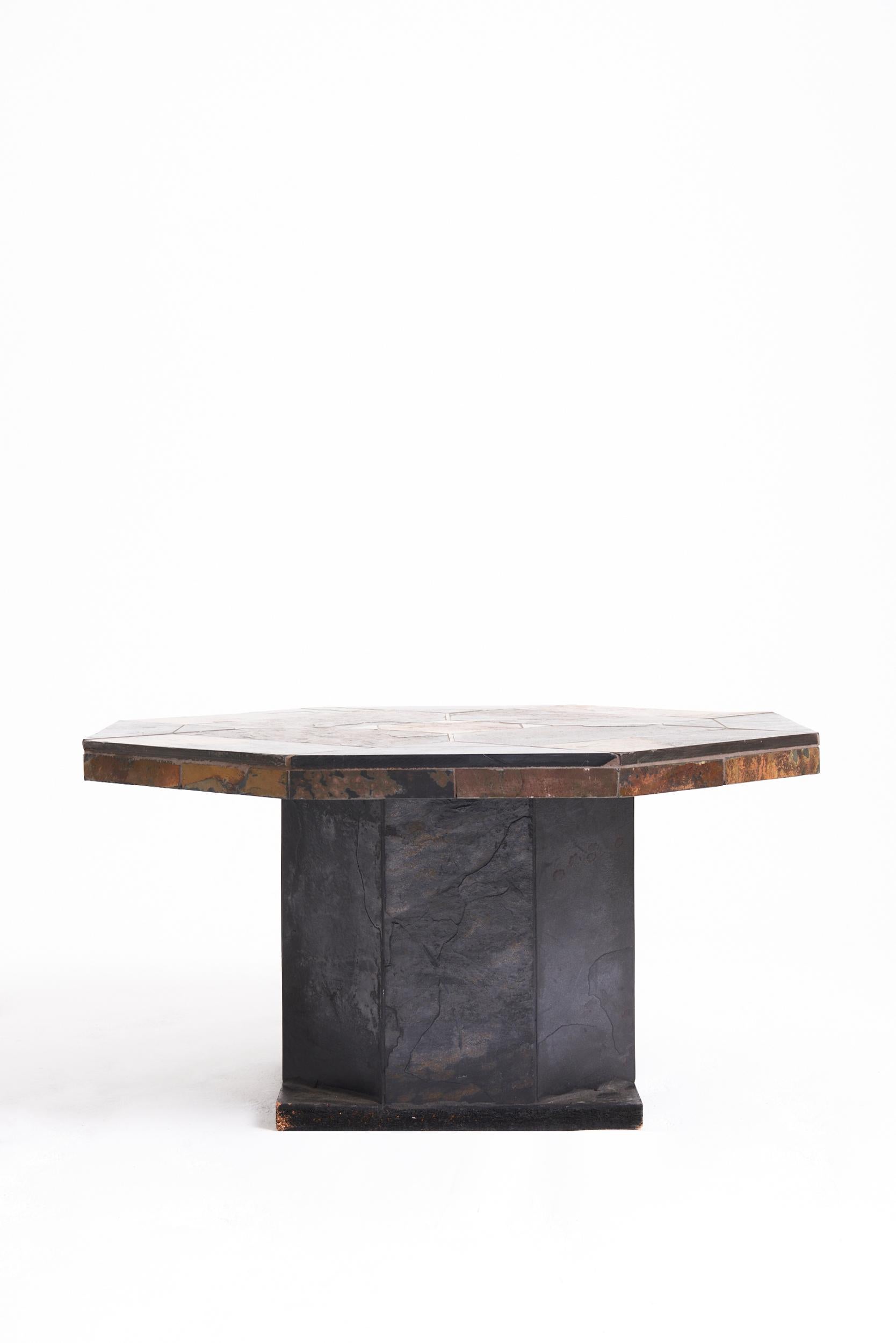 Néerlandais Table basse brutaliste en pierre de lave en vente