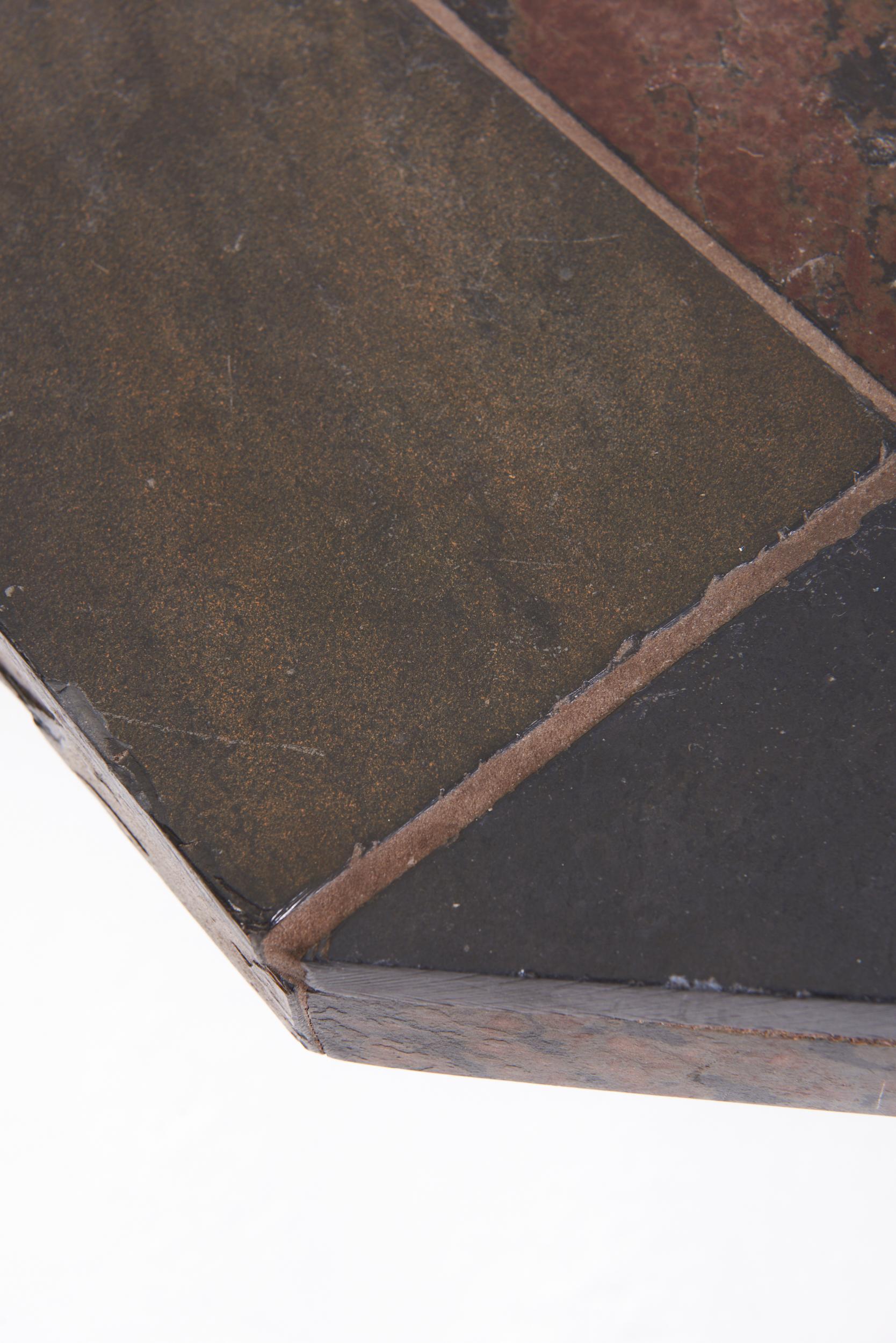 Table basse brutaliste en pierre de lave Bon état - En vente à London, GB