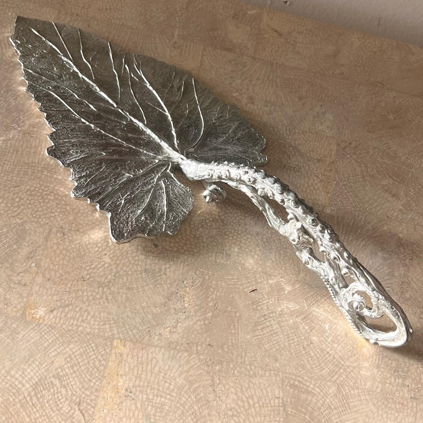 Brutalist Leaf form metalwork cake server by Don Drumm, 20th century  For Sale 2