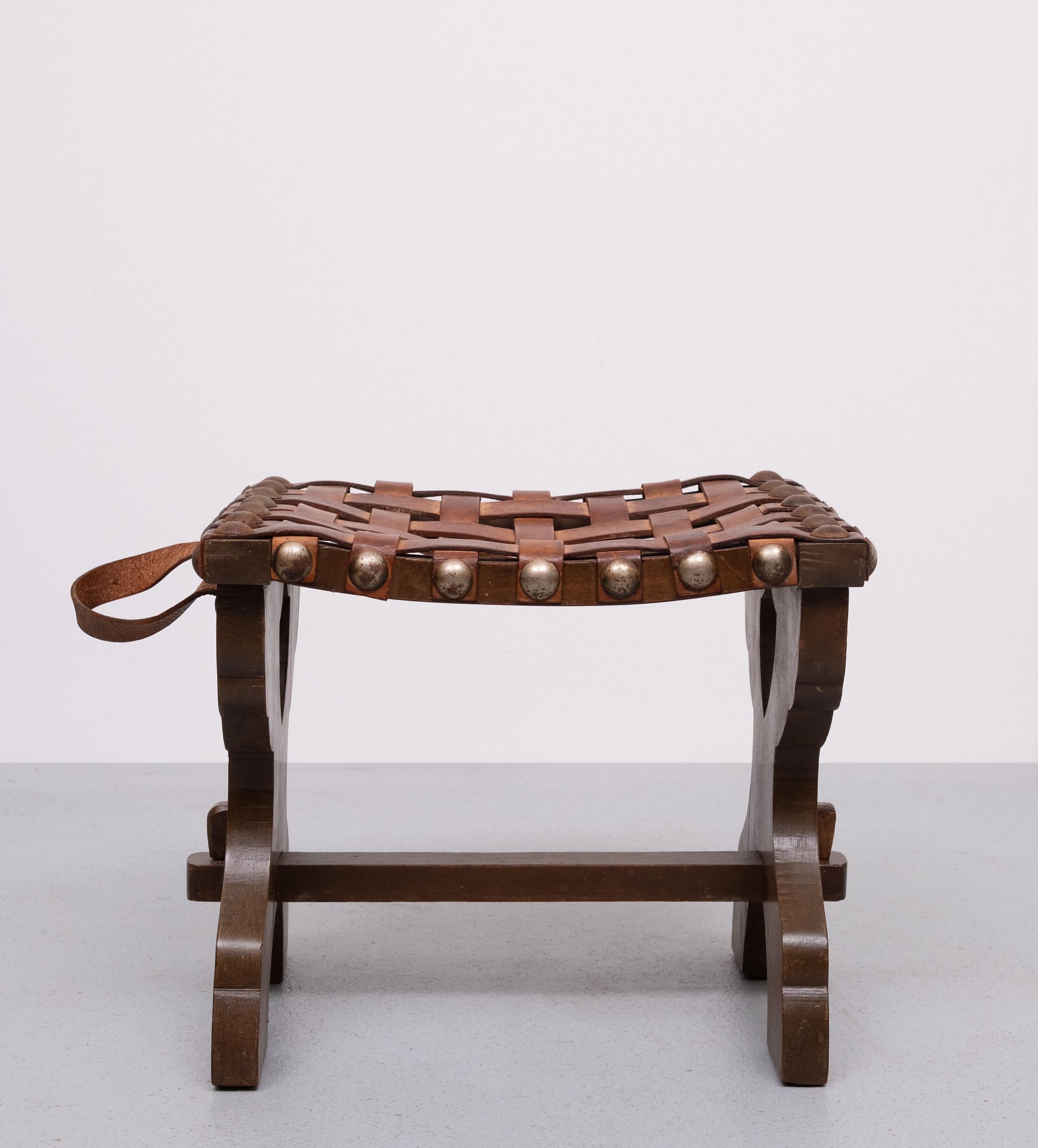Brutalist Leather strap ottoman  Spain 1950s For Sale 2