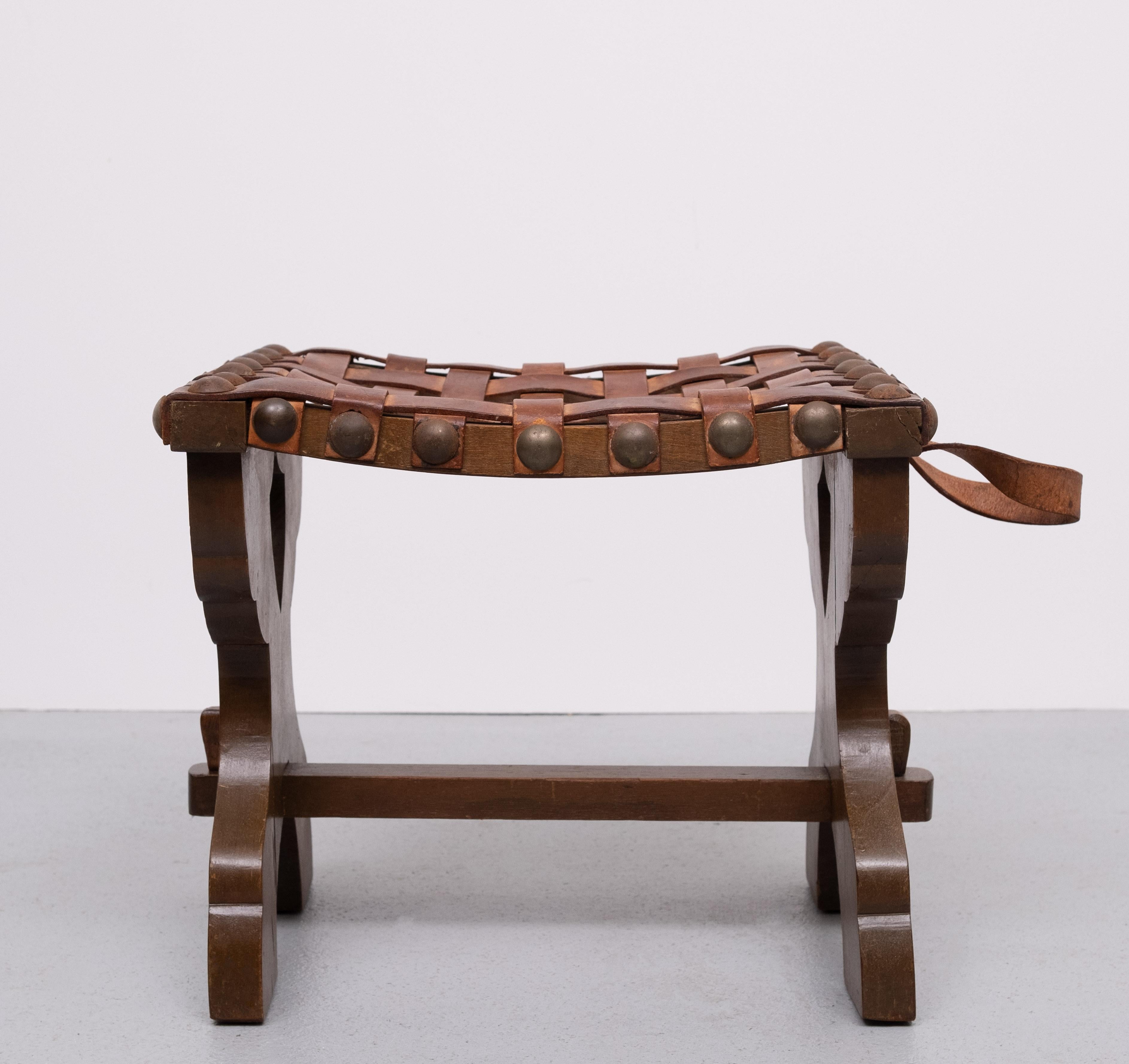 Brutalist Leather strap ottoman  Spain 1950s For Sale 3