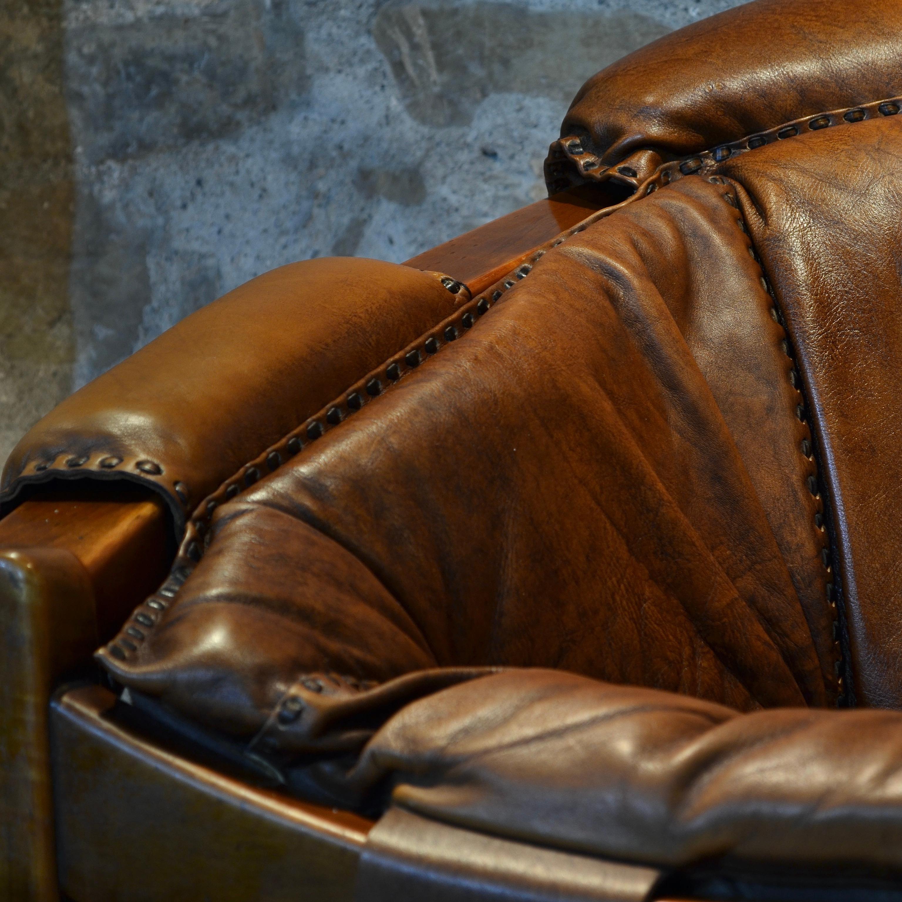 Brutalist leather tripod armchair, Italy, 1970's For Sale 4