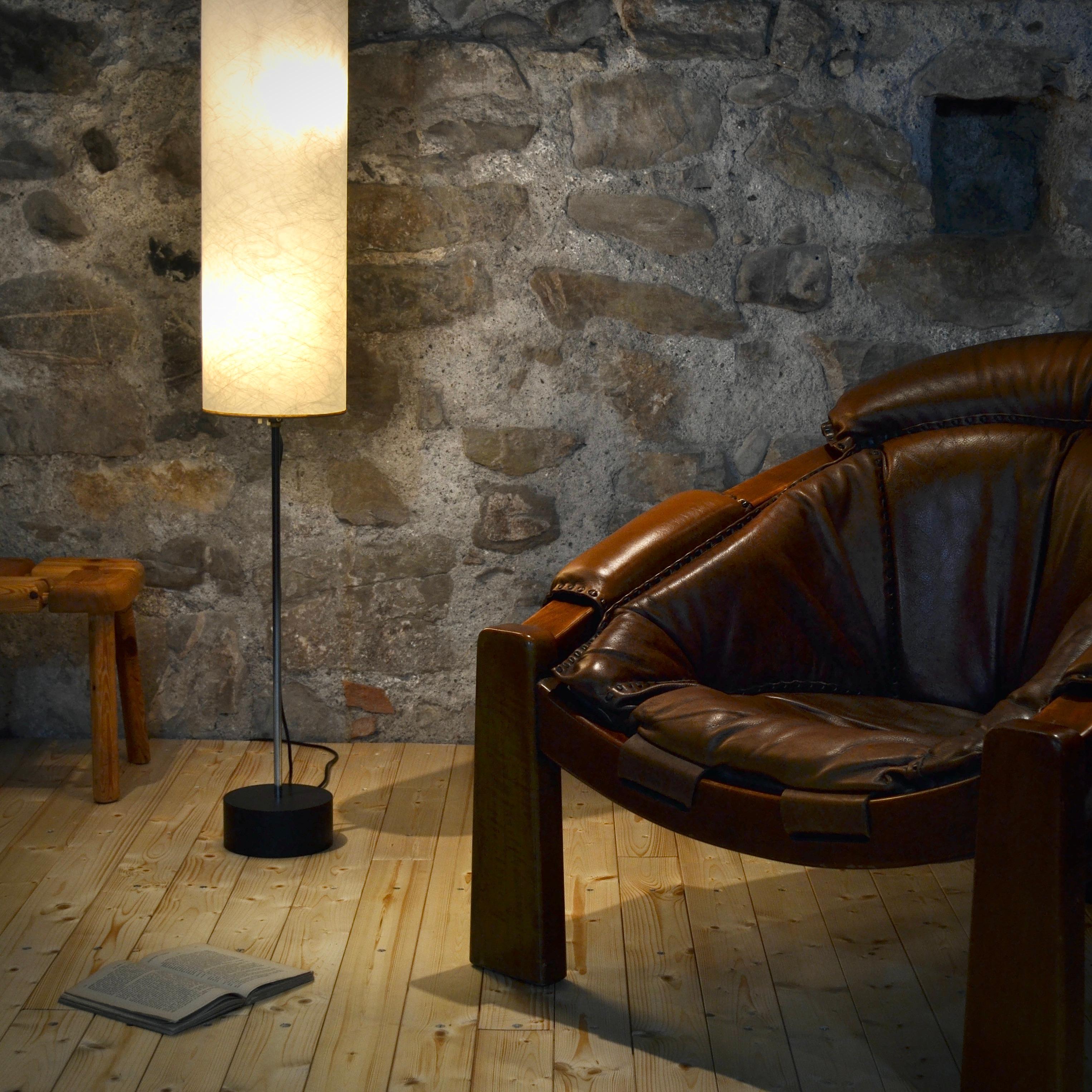Brutalist leather tripod armchair, Italy, 1970's For Sale 9