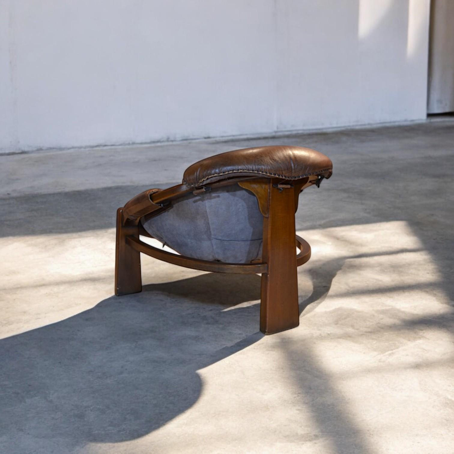 Mid-Century Modern Brutalist leather tripod armchair, Italy, 1970's For Sale