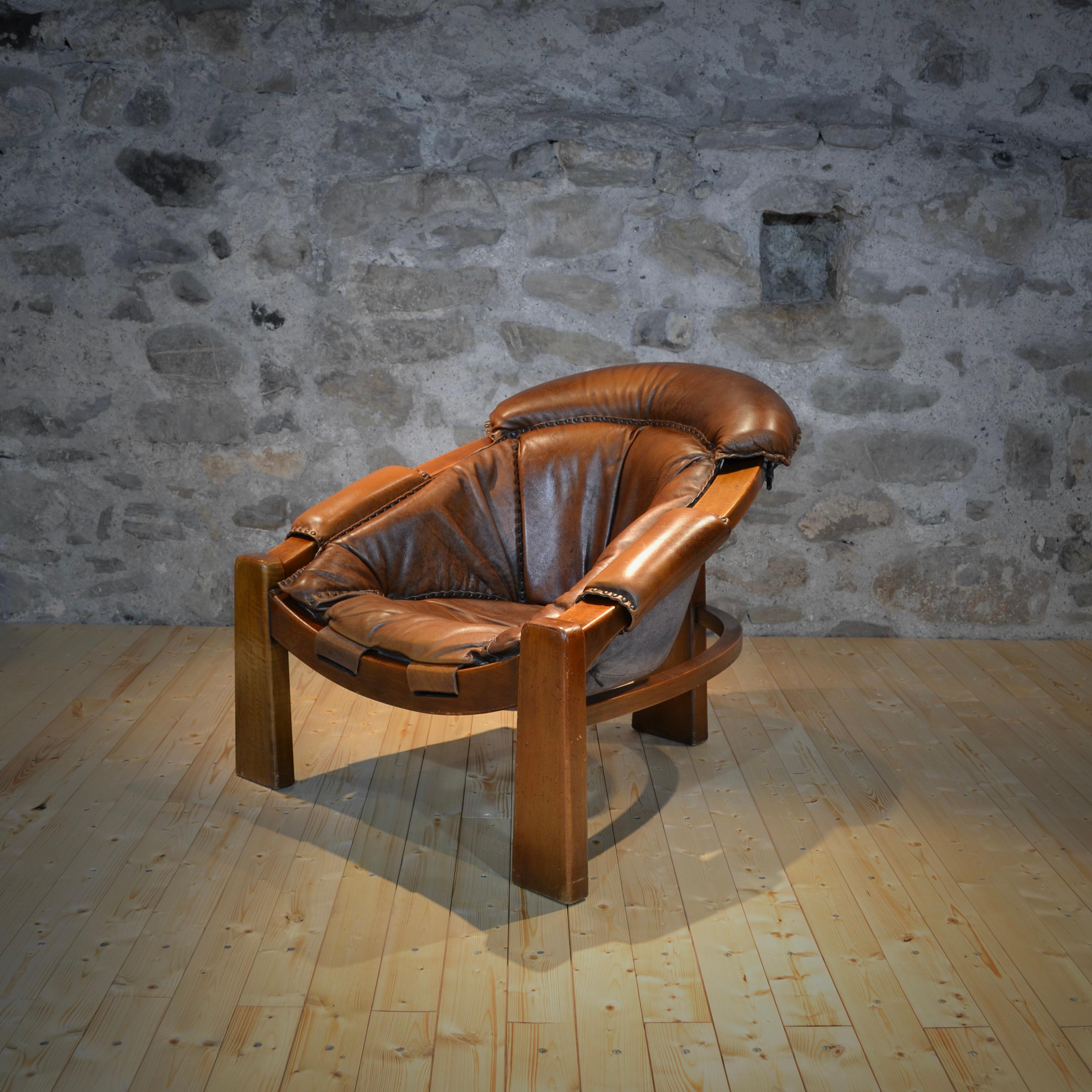 Italian Brutalist leather tripod armchair, Italy, 1970's For Sale