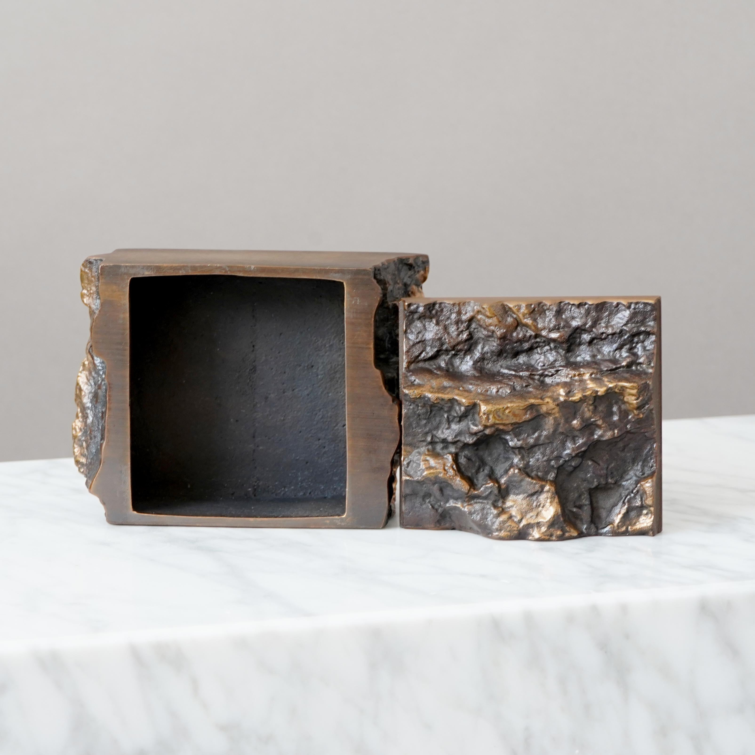 Brutalist Lidded Bronze Box by Kaj Blomqvist, Finland, 1960s in vendita 3