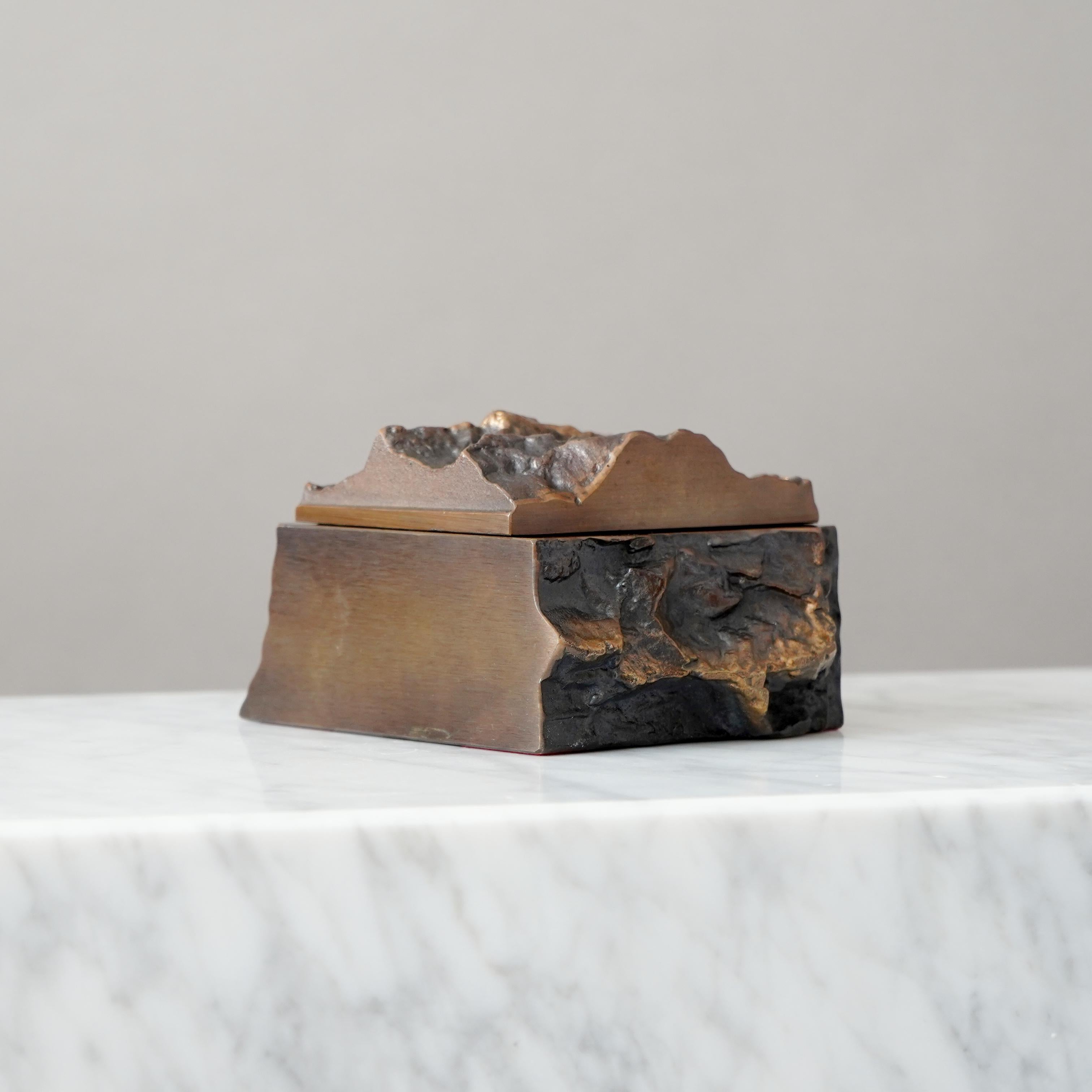Brutalist Lidded Bronze Box by Kaj Blomqvist, Finland, 1960s In condizioni buone in vendita a Malmö, SE