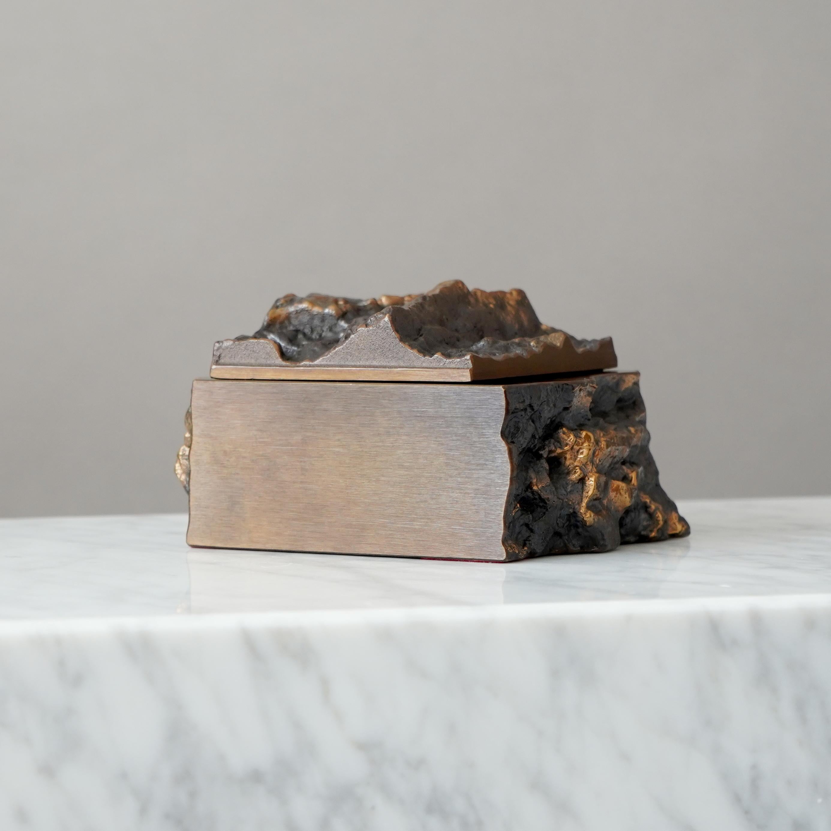 Bronzo Brutalist Lidded Bronze Box by Kaj Blomqvist, Finland, 1960s in vendita
