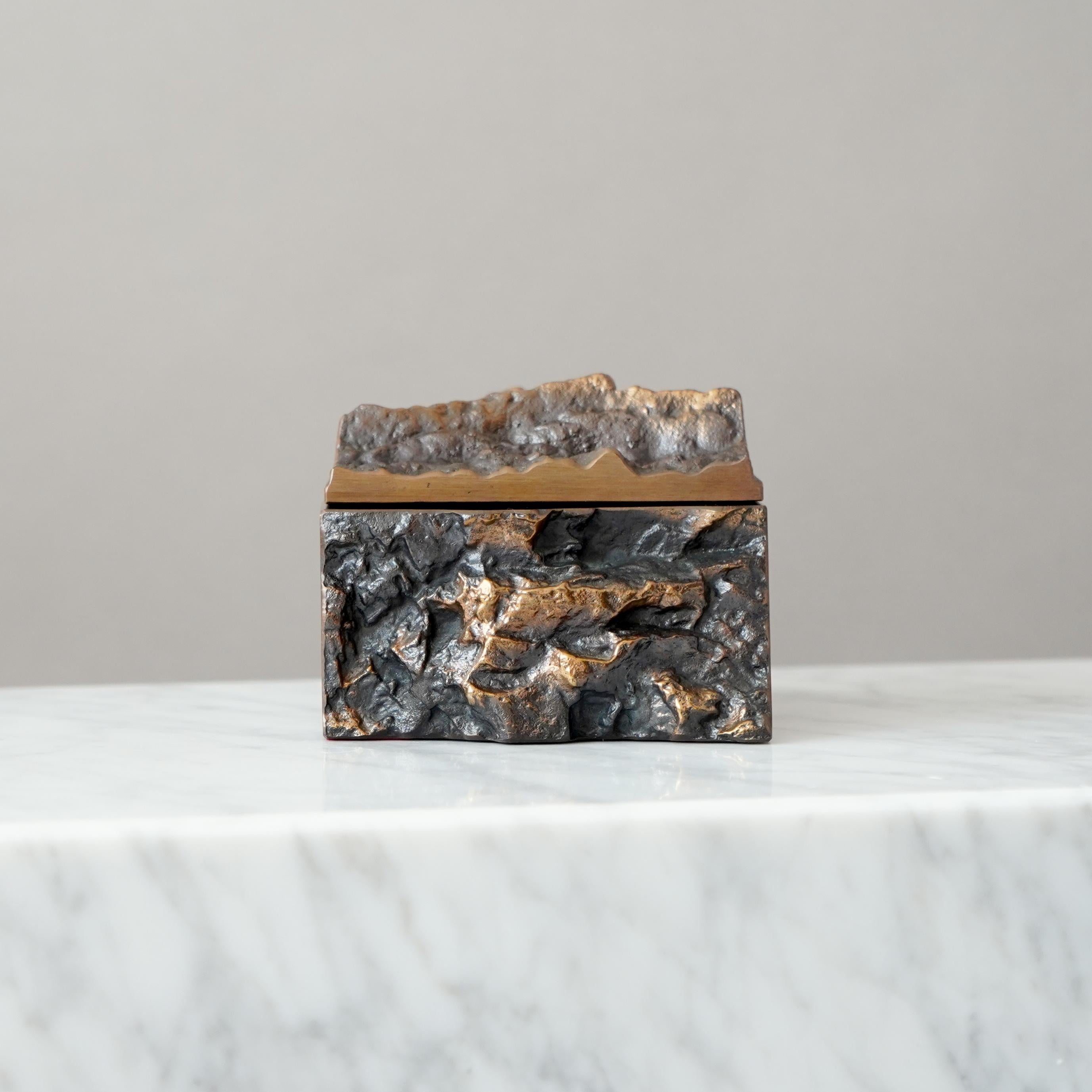 Brutalist Lidded Bronze Box by Kaj Blomqvist, Finland, 1960s in vendita 1