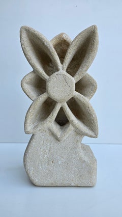 Lampe fleur en pierre calcaire brutale, France, années 1970 - dans le style d'Albert Tormos