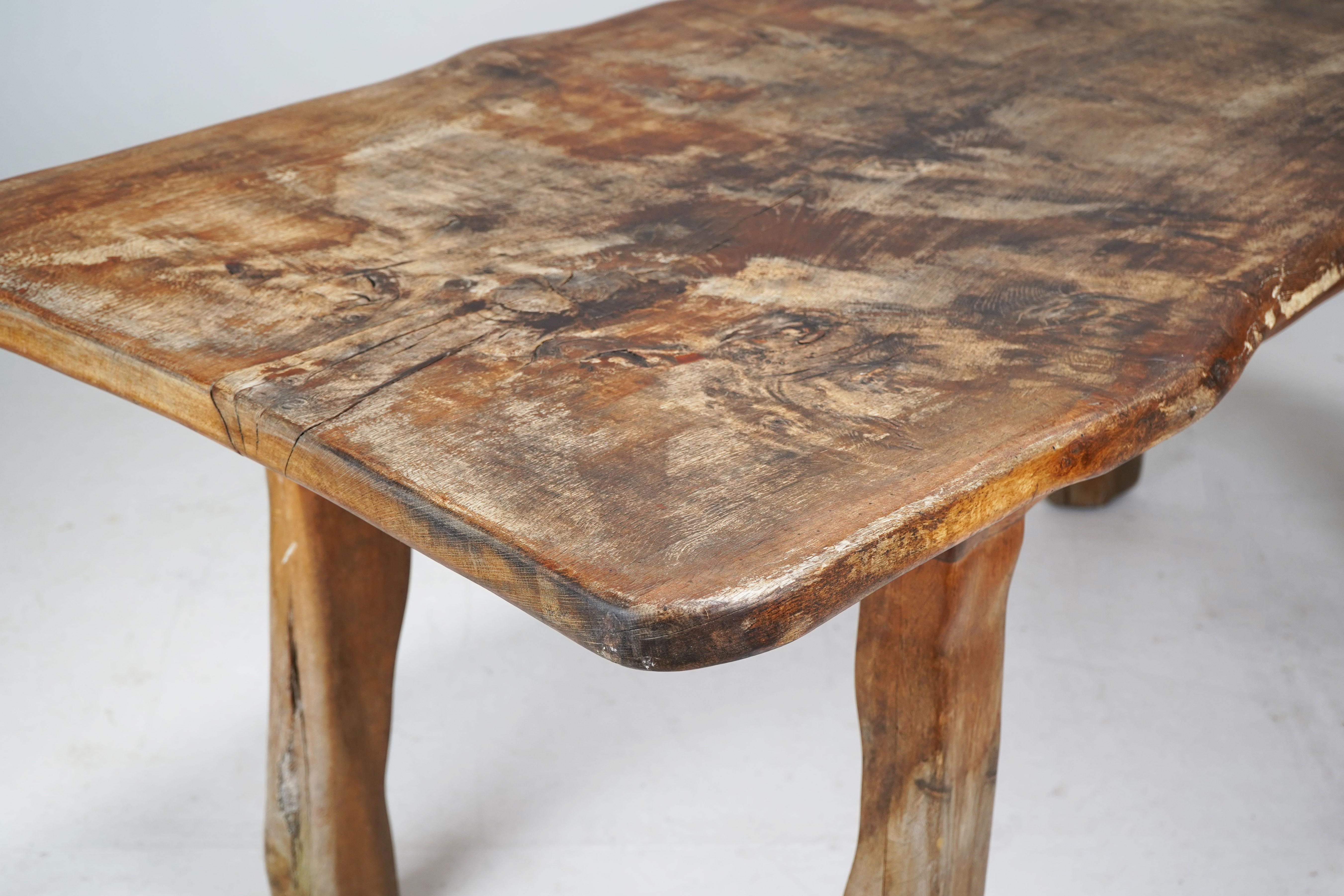 Mesa de Comedor Brutalista de Roble con Borde Vivo 5