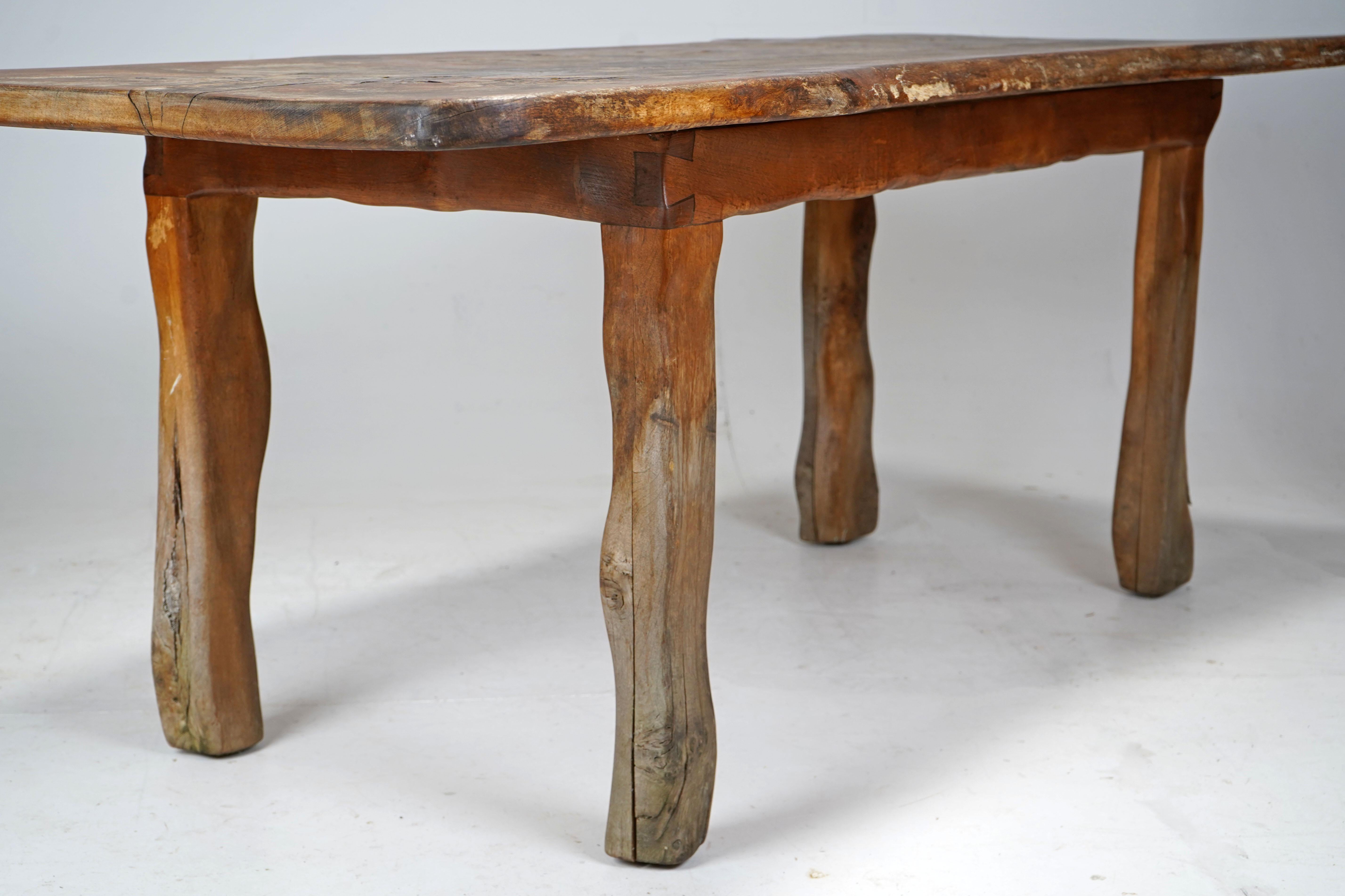 Mesa de Comedor Brutalista de Roble con Borde Vivo 6