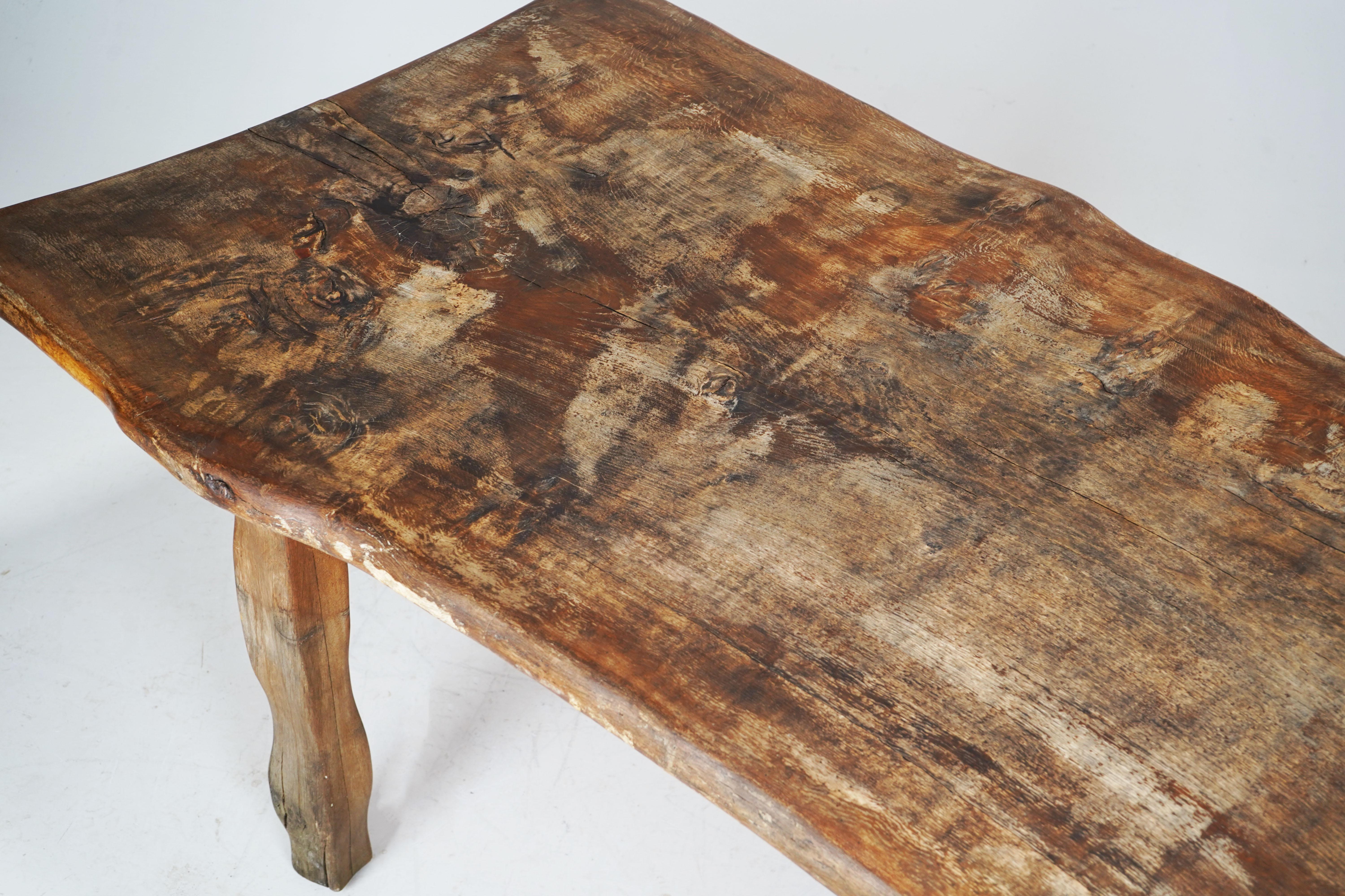 Mesa de Comedor Brutalista de Roble con Borde Vivo 12