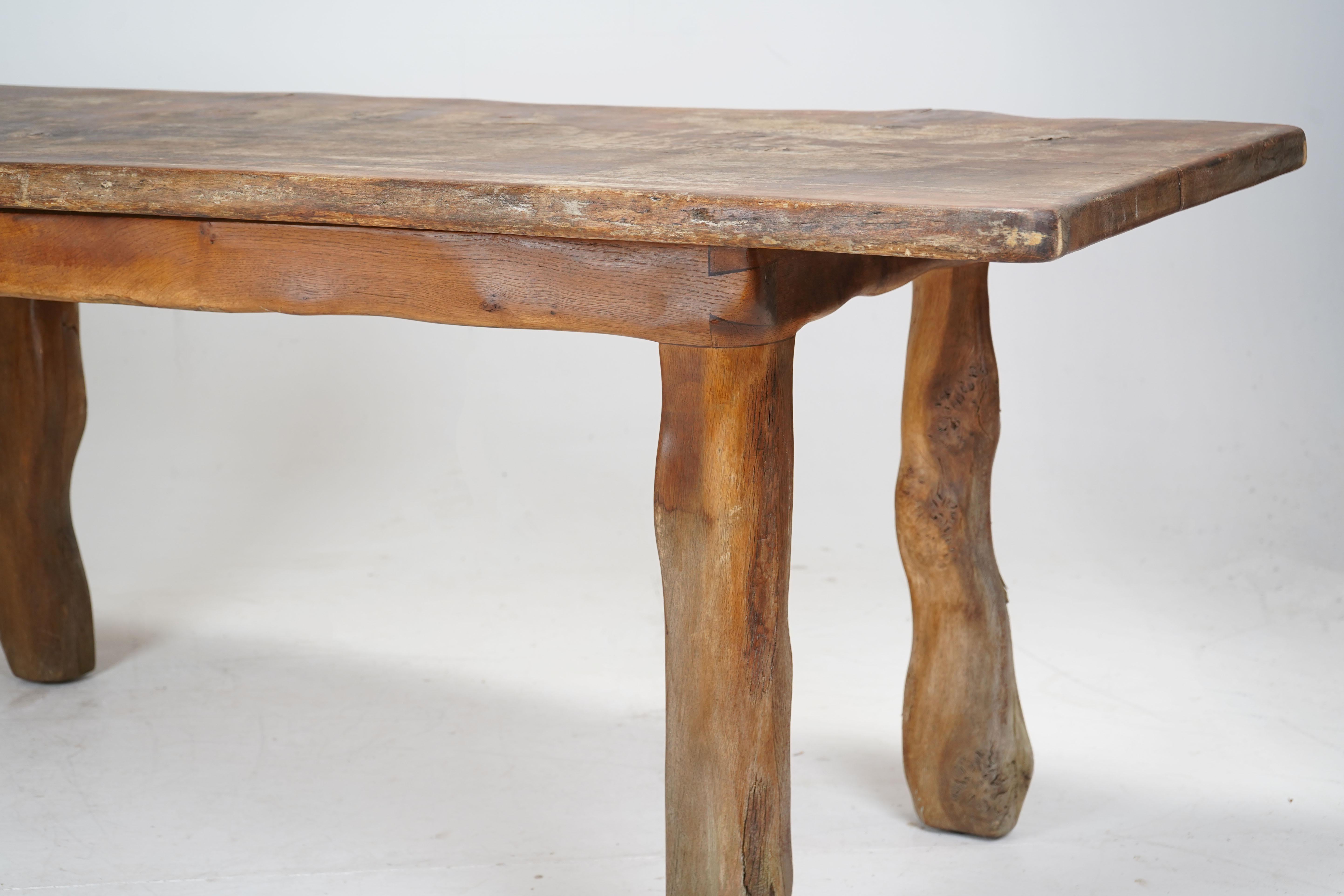 Mesa de Comedor Brutalista de Roble con Borde Vivo Rústico