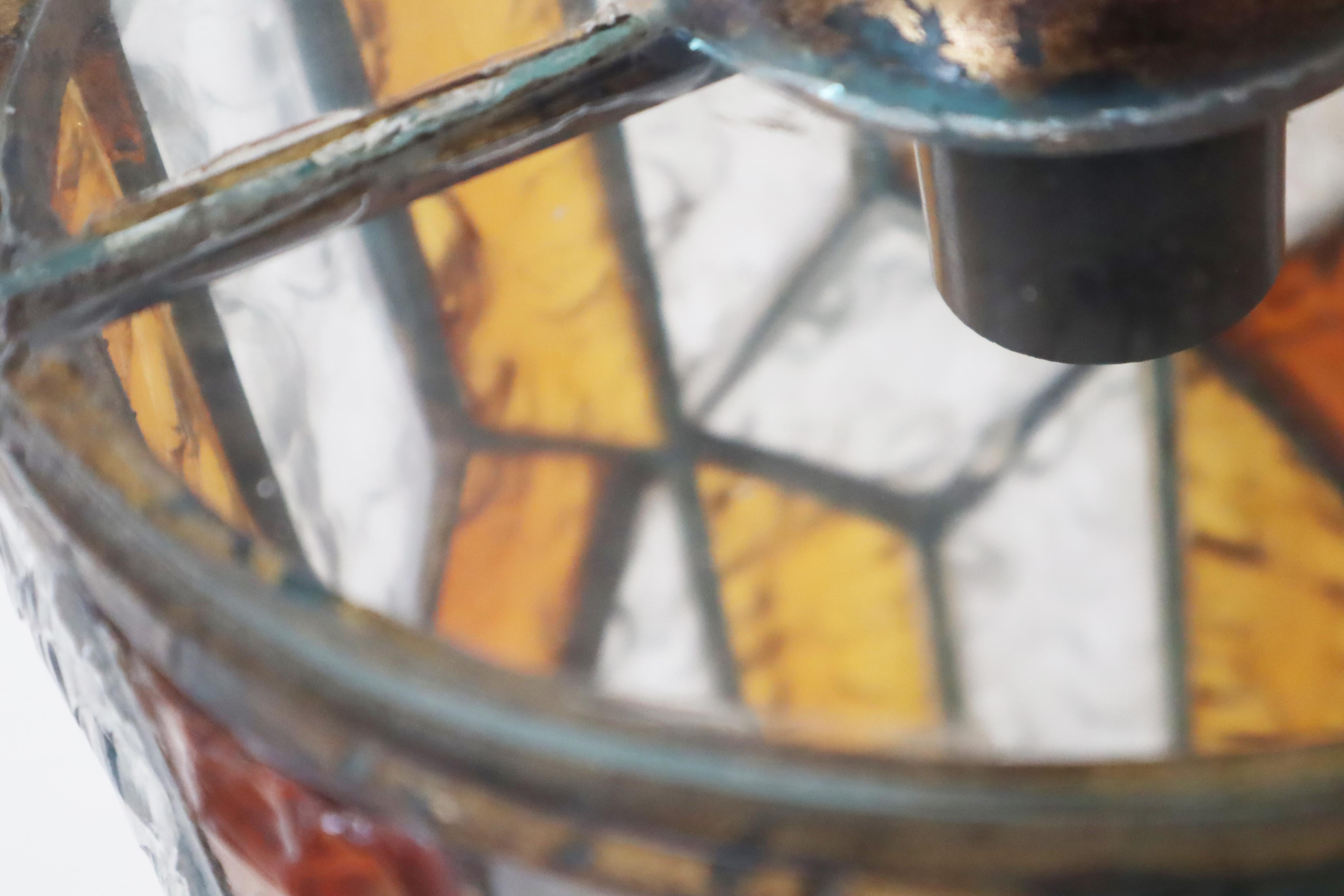 This brutalist pendant lamp made of hammered glass is something truly special. The glass was lovingly crafted by hand, and its beauty is reminiscent of a raw gemstone — it's a true work of art. The diamond-shaped glass pieces are stunning, and the