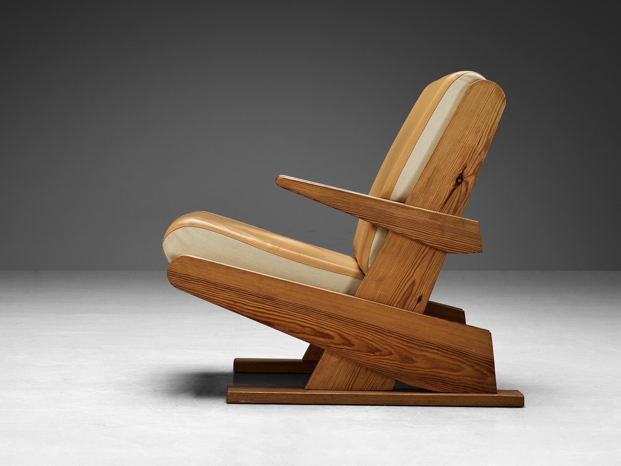 Fauteuil de salon brutaliste en tissu beige camel et pin Bon état - En vente à Waalwijk, NL