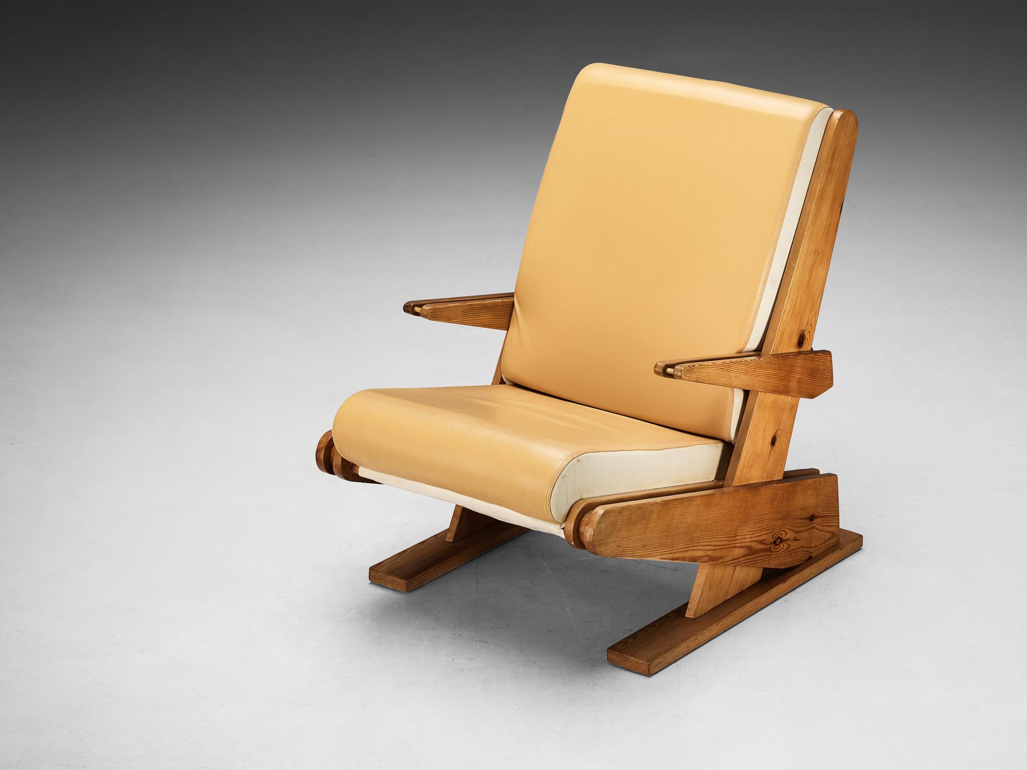 Brutalist Lounge Chair in Beige Camel Upholstery and Pine  For Sale 2