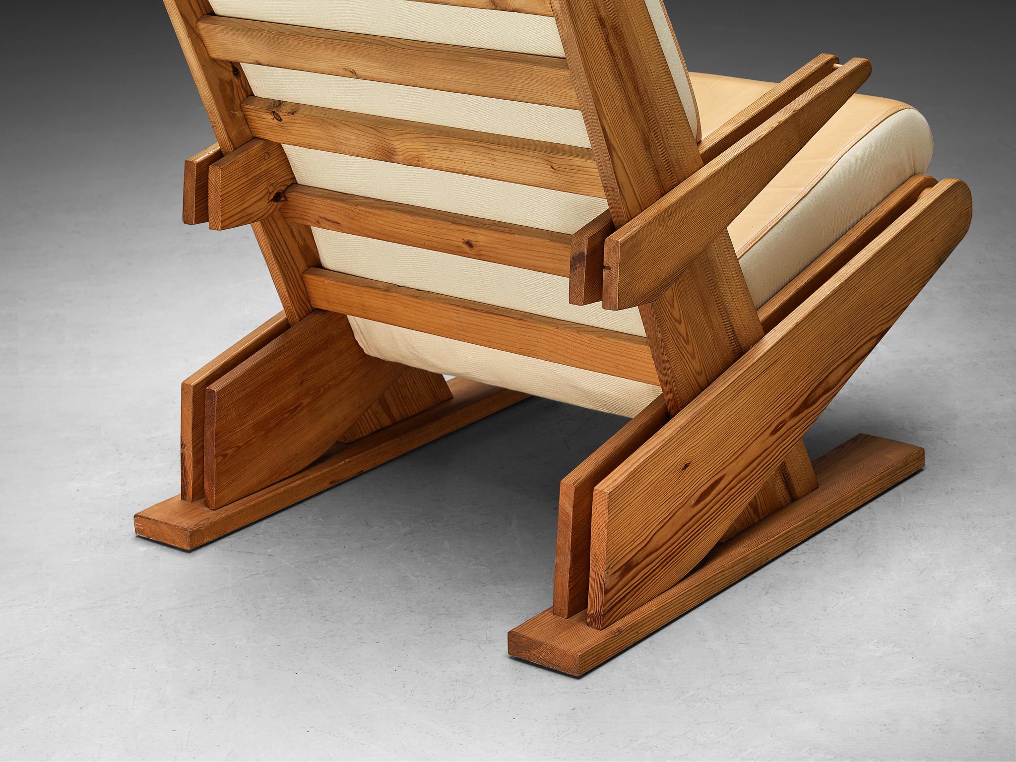 Fauteuil de salon brutaliste en tissu beige camel et pin en vente 2