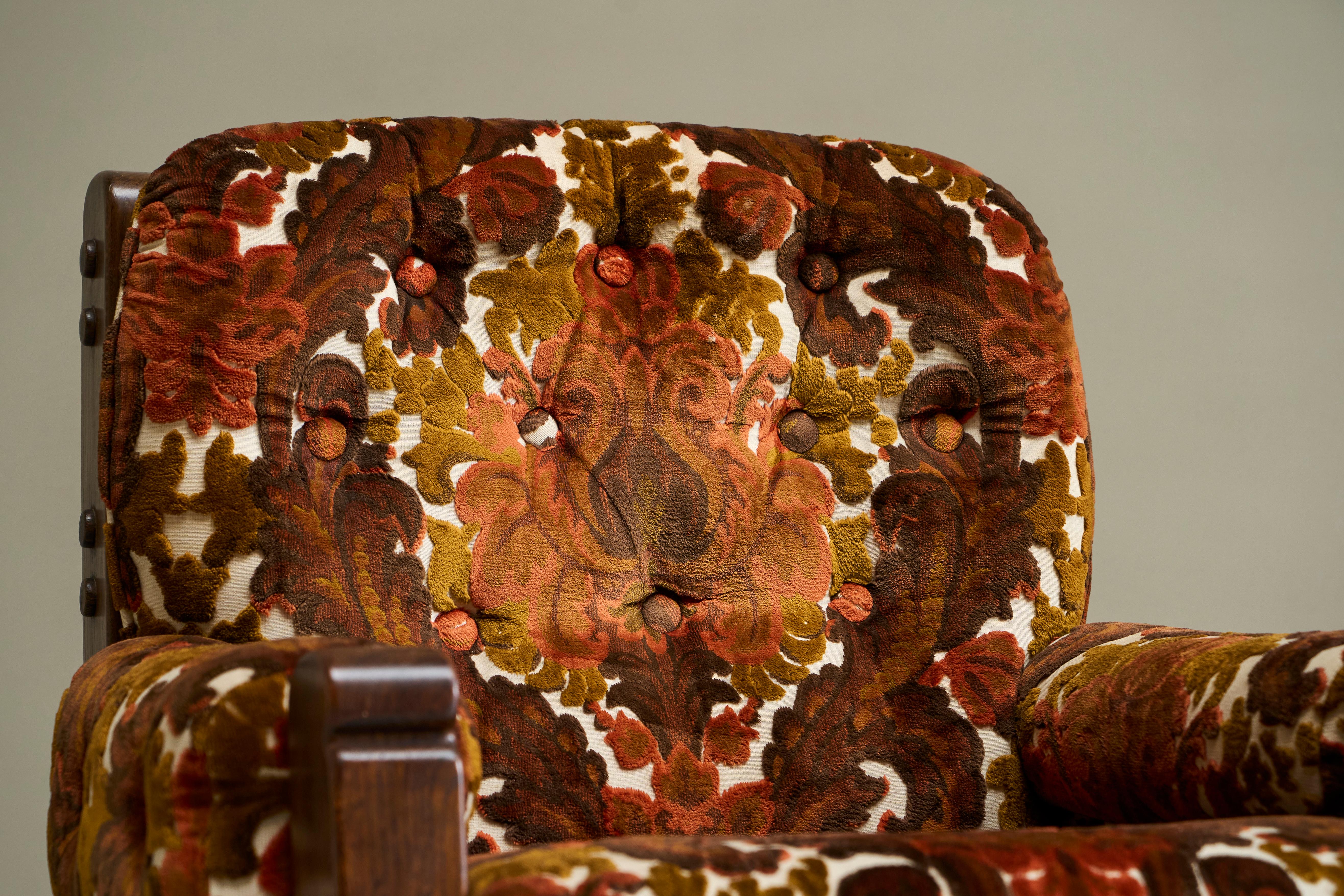 Mid-Century Modern Brutalist Lounge Chair in Solid Oak and Velvet 1960s For Sale