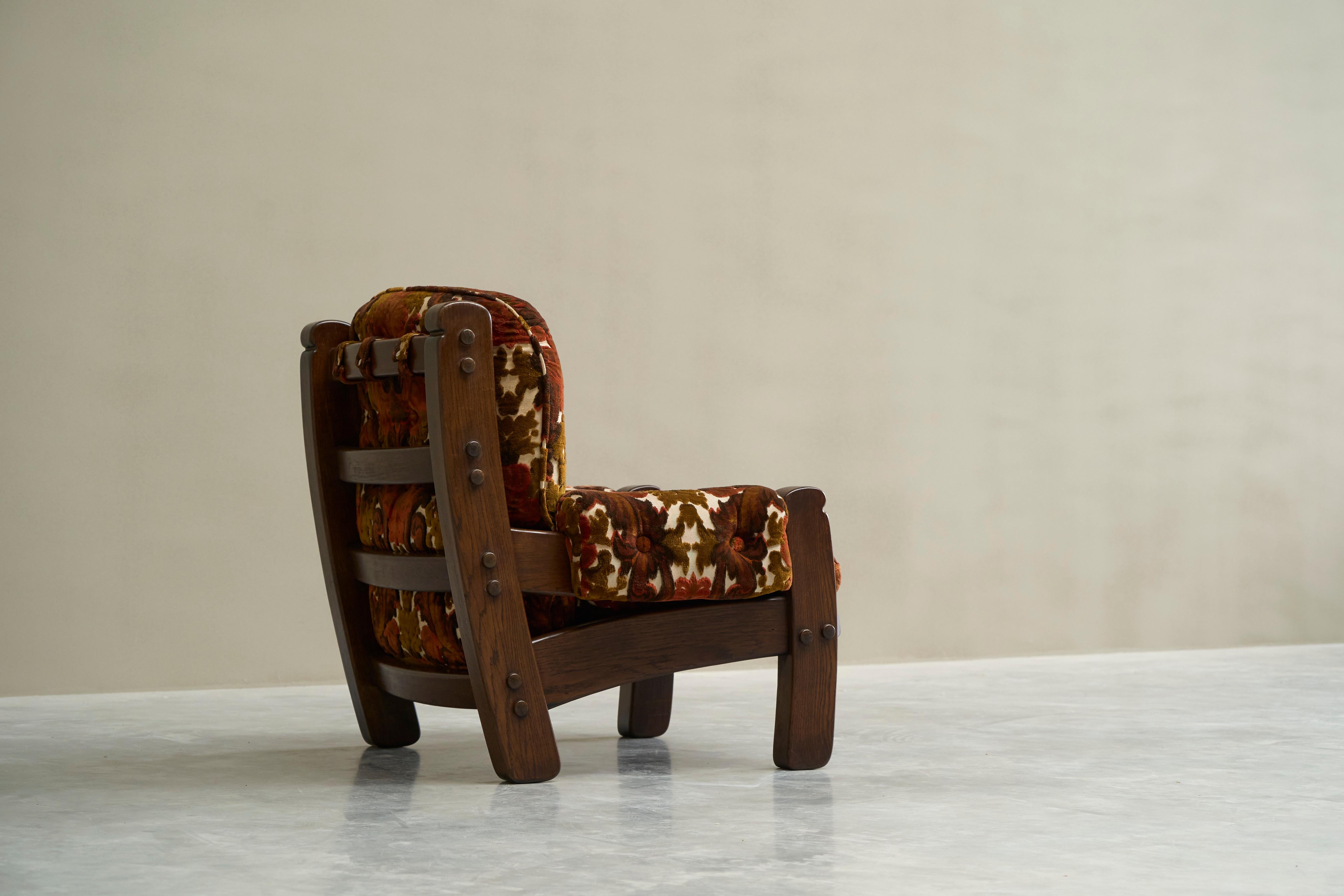 20th Century Brutalist Lounge Chair in Solid Oak and Velvet 1960s For Sale