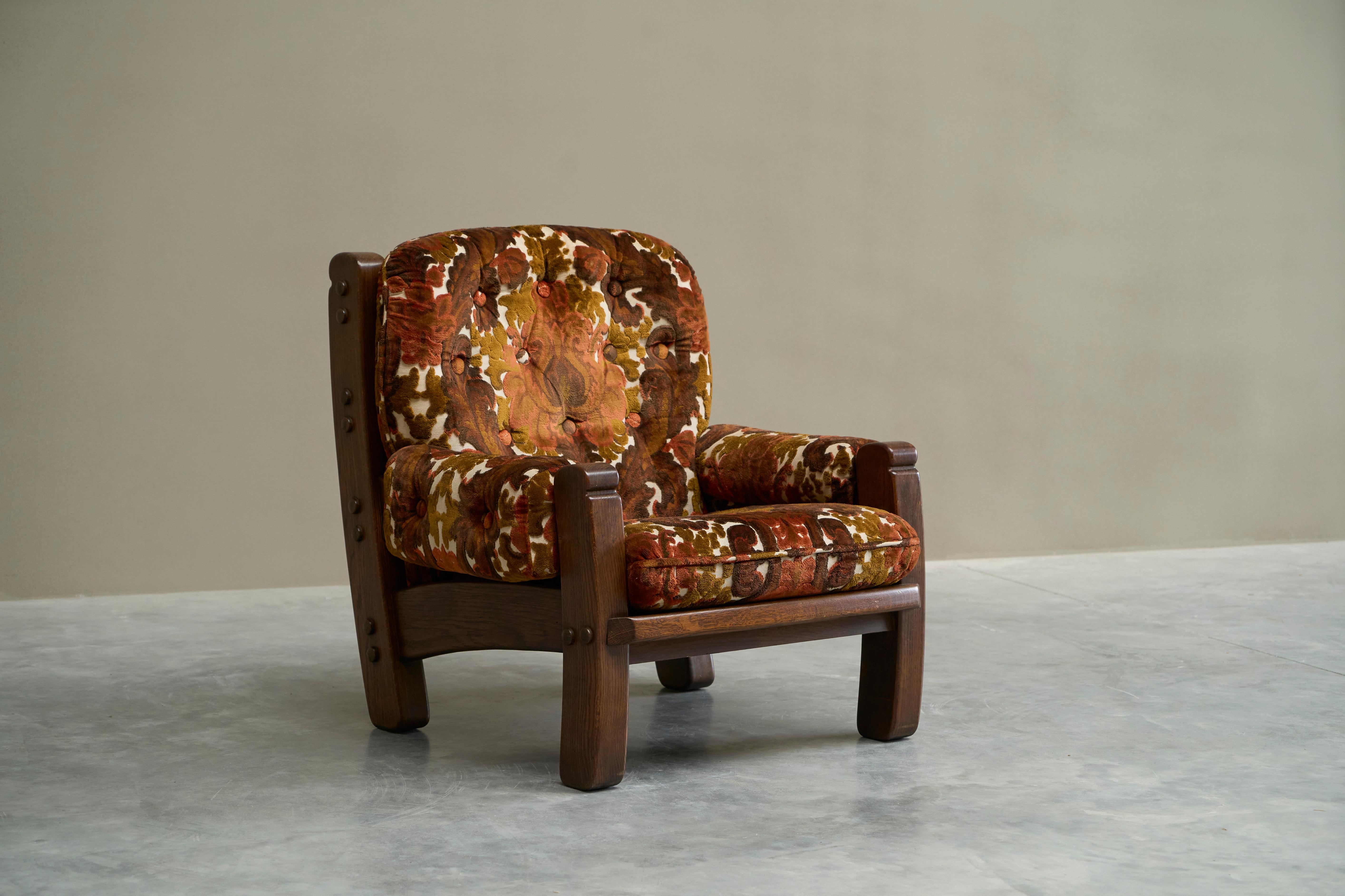 Brutalist Lounge Chair in Solid Oak and Velvet 1960s For Sale 2