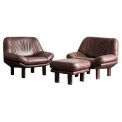 Brutalist Lounge Set (2 easy chairs + 1 hocker) in Brown Leather, 1970’s 