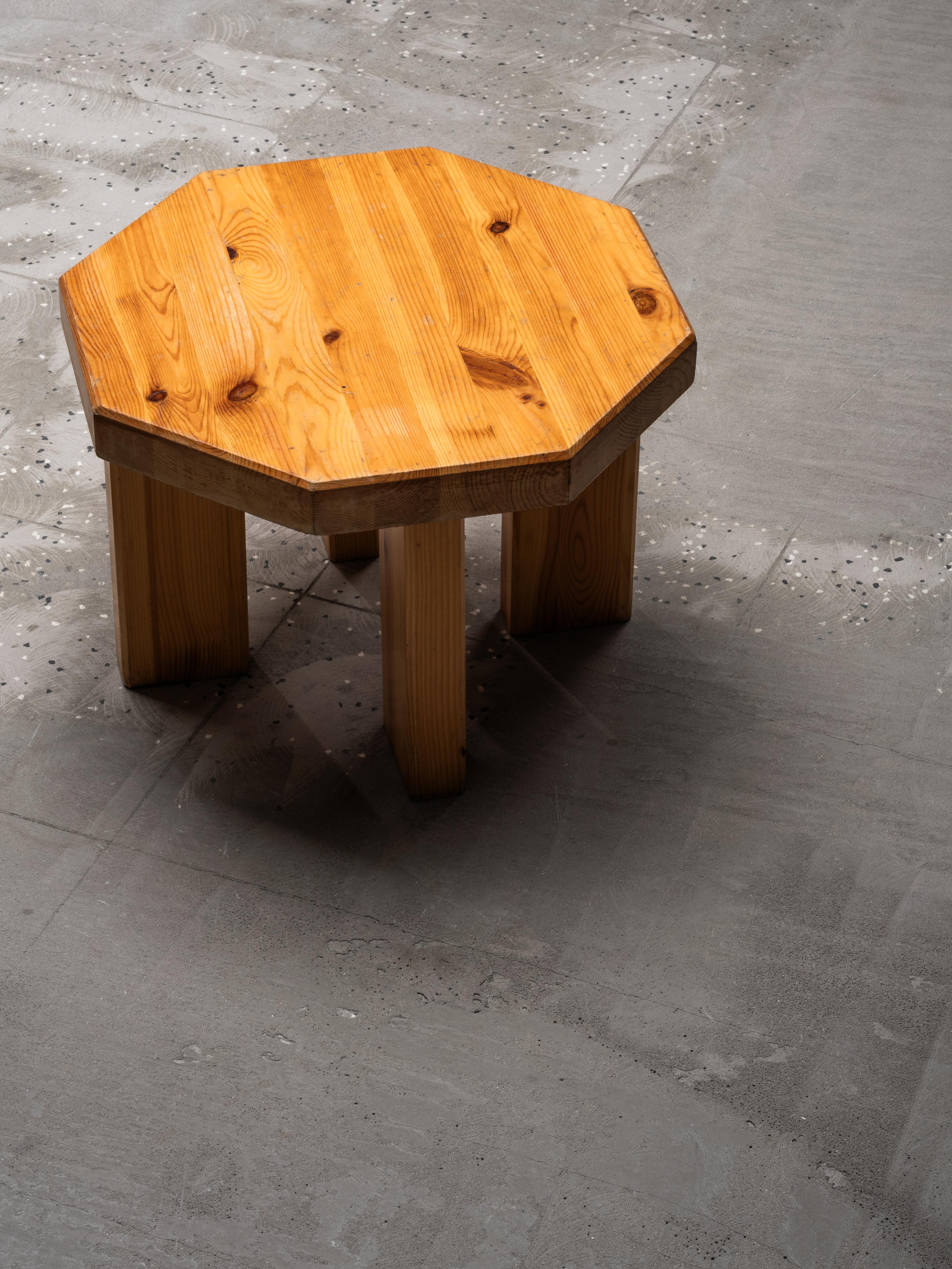 Brutalist Low Pine Stools or Side Tables, 1970s, Set of 2 For Sale 6