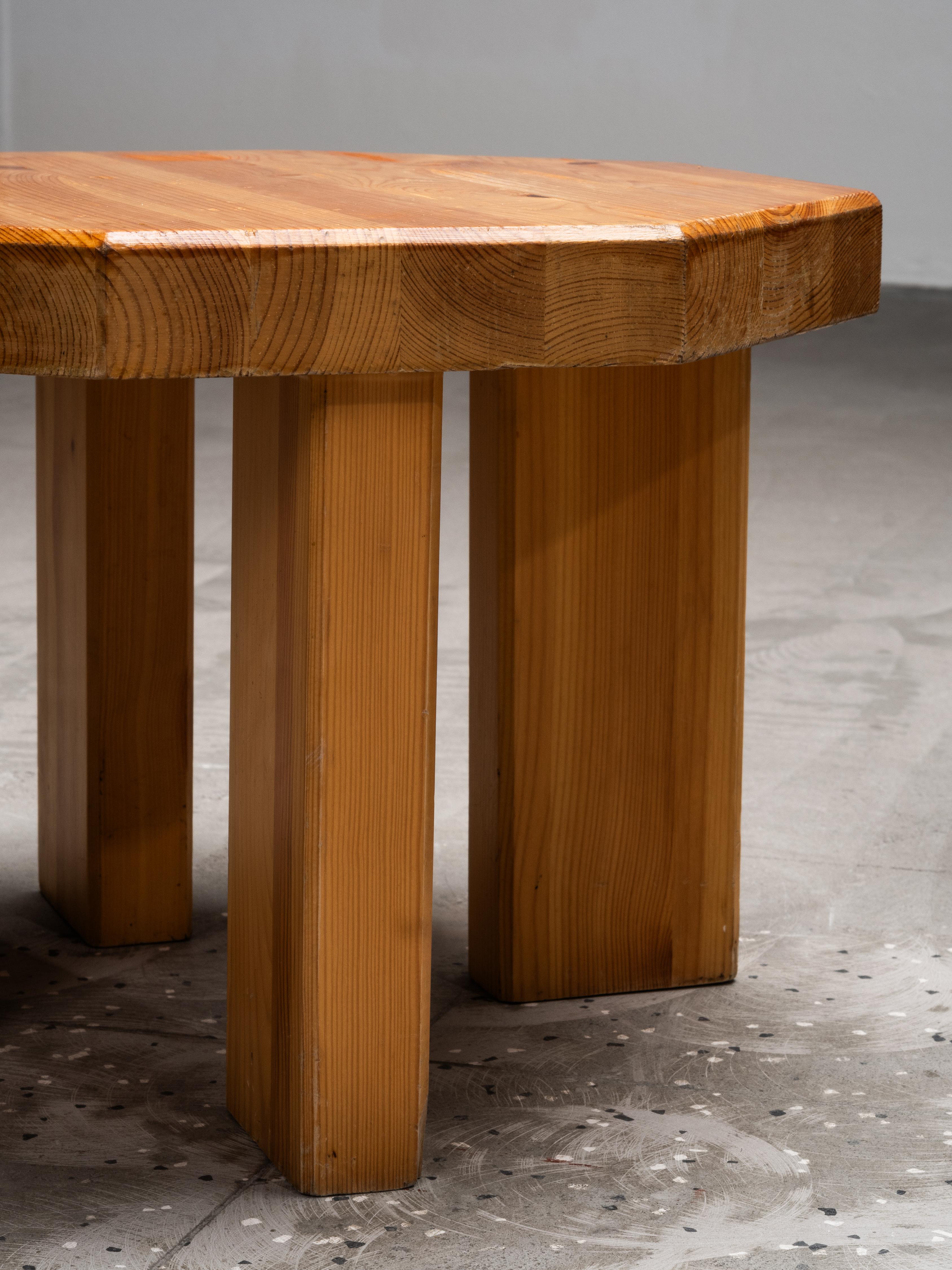 Brutalist Low Pine Stools or Side Tables, 1970s, Set of 2 For Sale 10