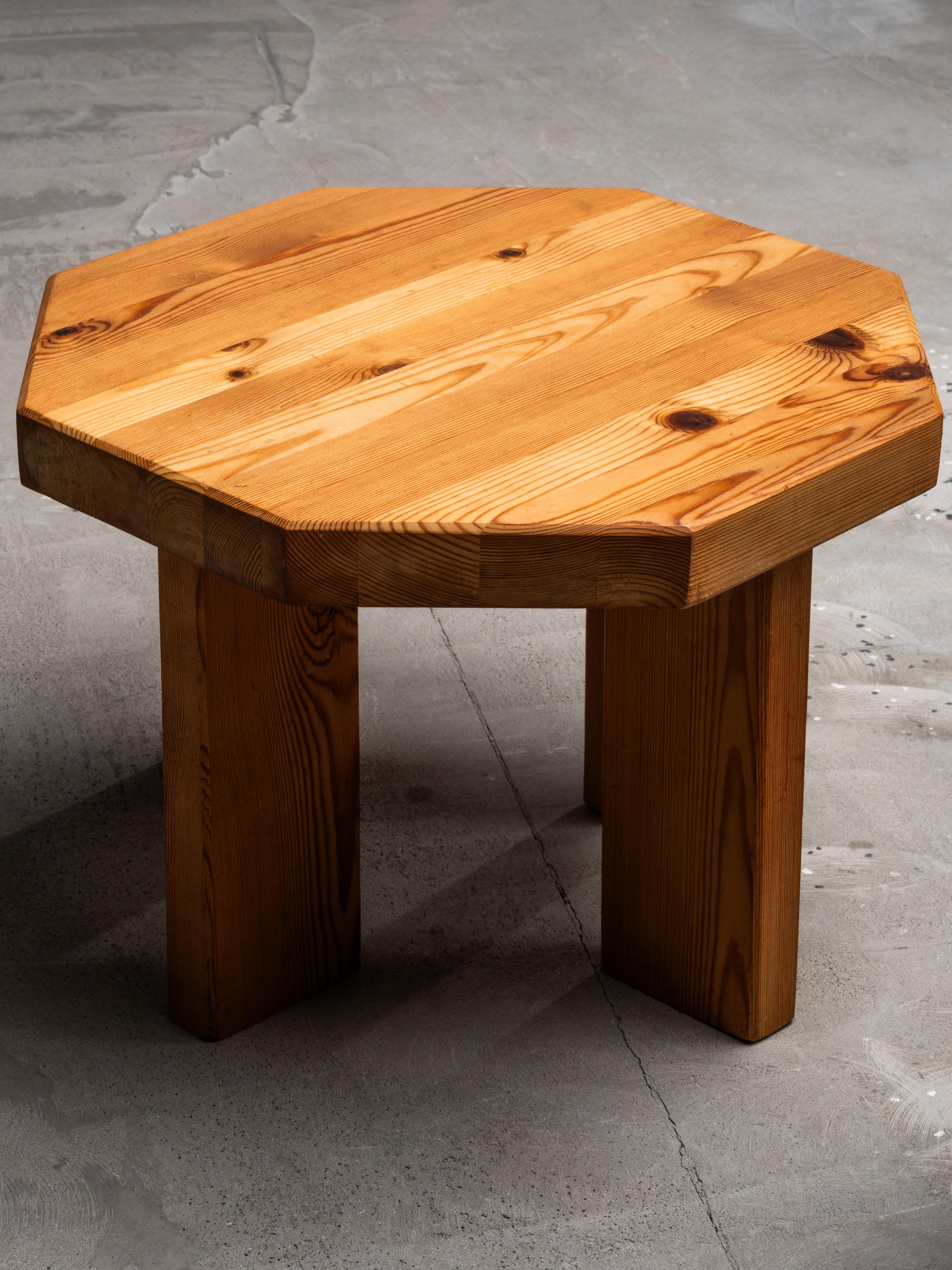 Brutalist Low Pine Stools or Side Tables, 1970s, Set of 2 For Sale 4