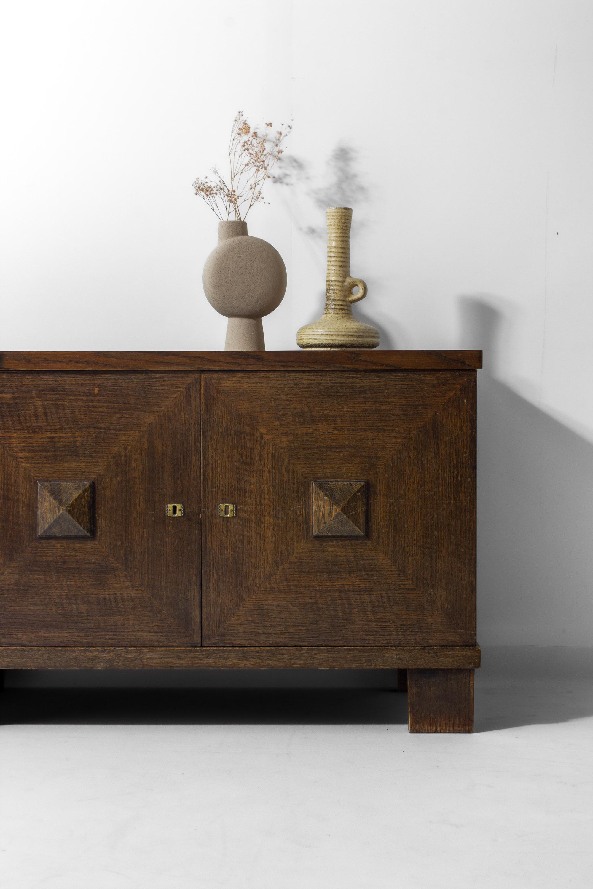 Brutalistisches Lowboard aus dunkel gebeizter Eiche, Belgien 1970er im Angebot 3