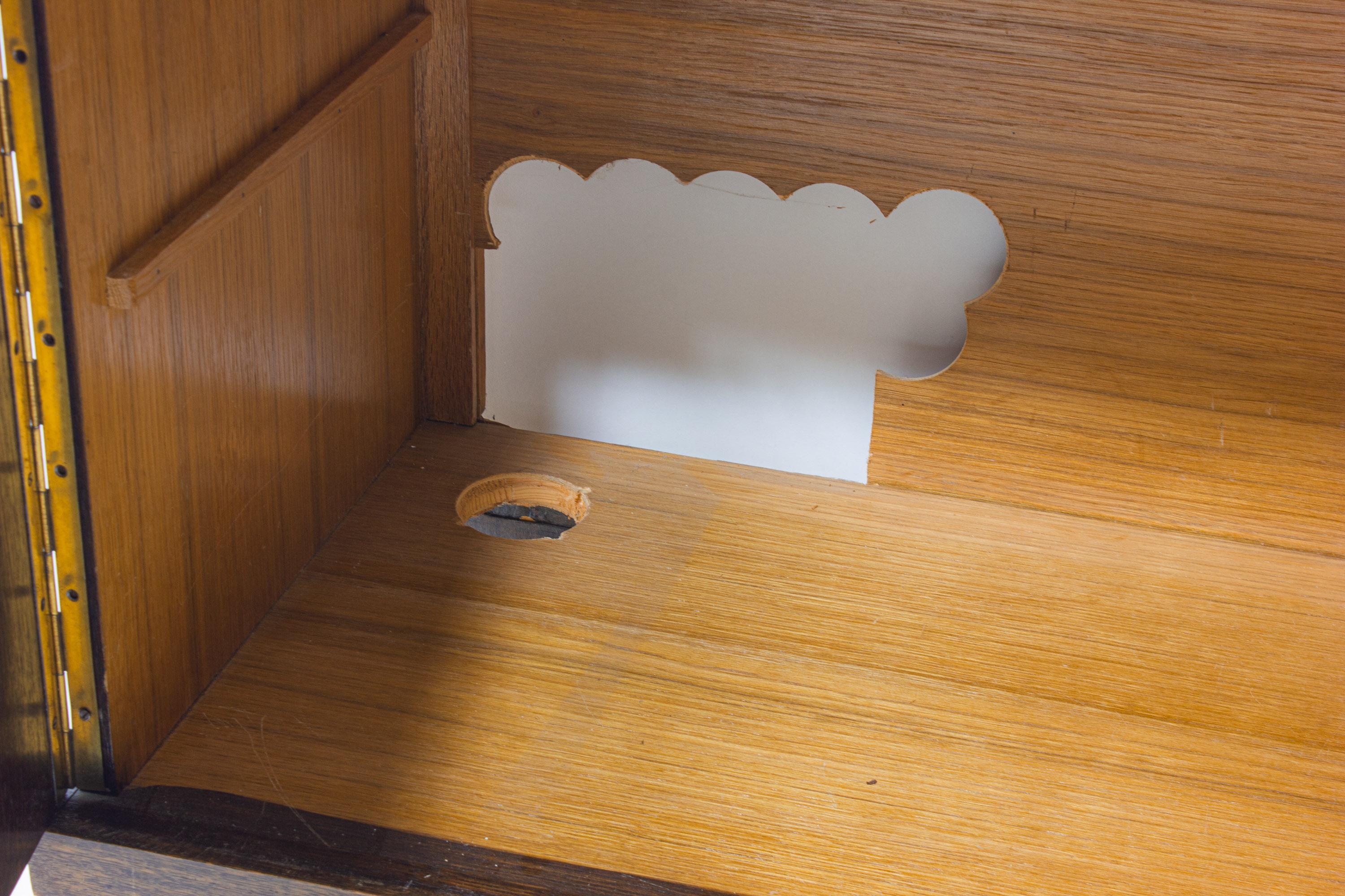 Brutalistisches Lowboard aus dunkel gebeizter Eiche, Belgien 1970er im Angebot 5