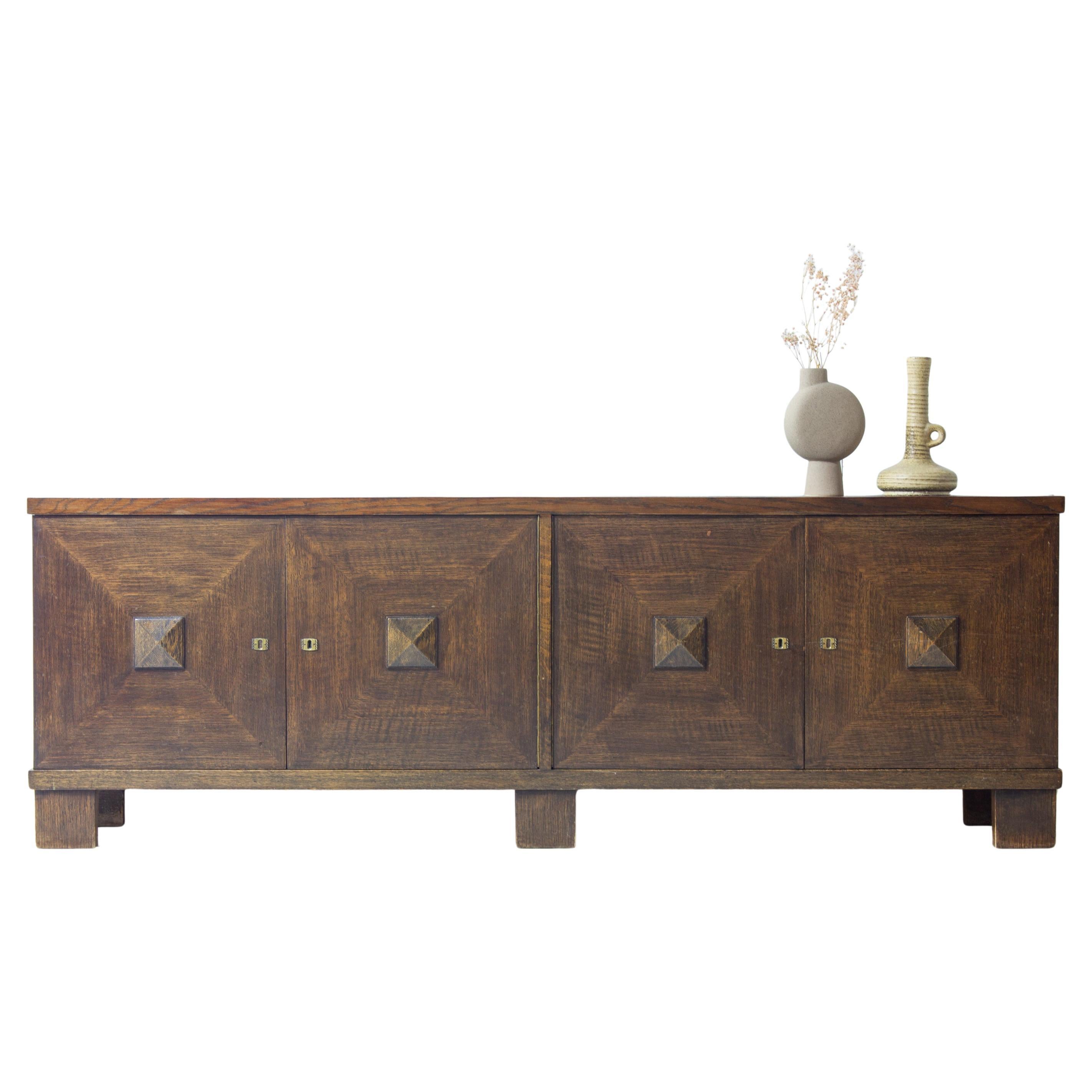 Buffet bas brutal en chêne teinté foncé, Belgique, années 1970