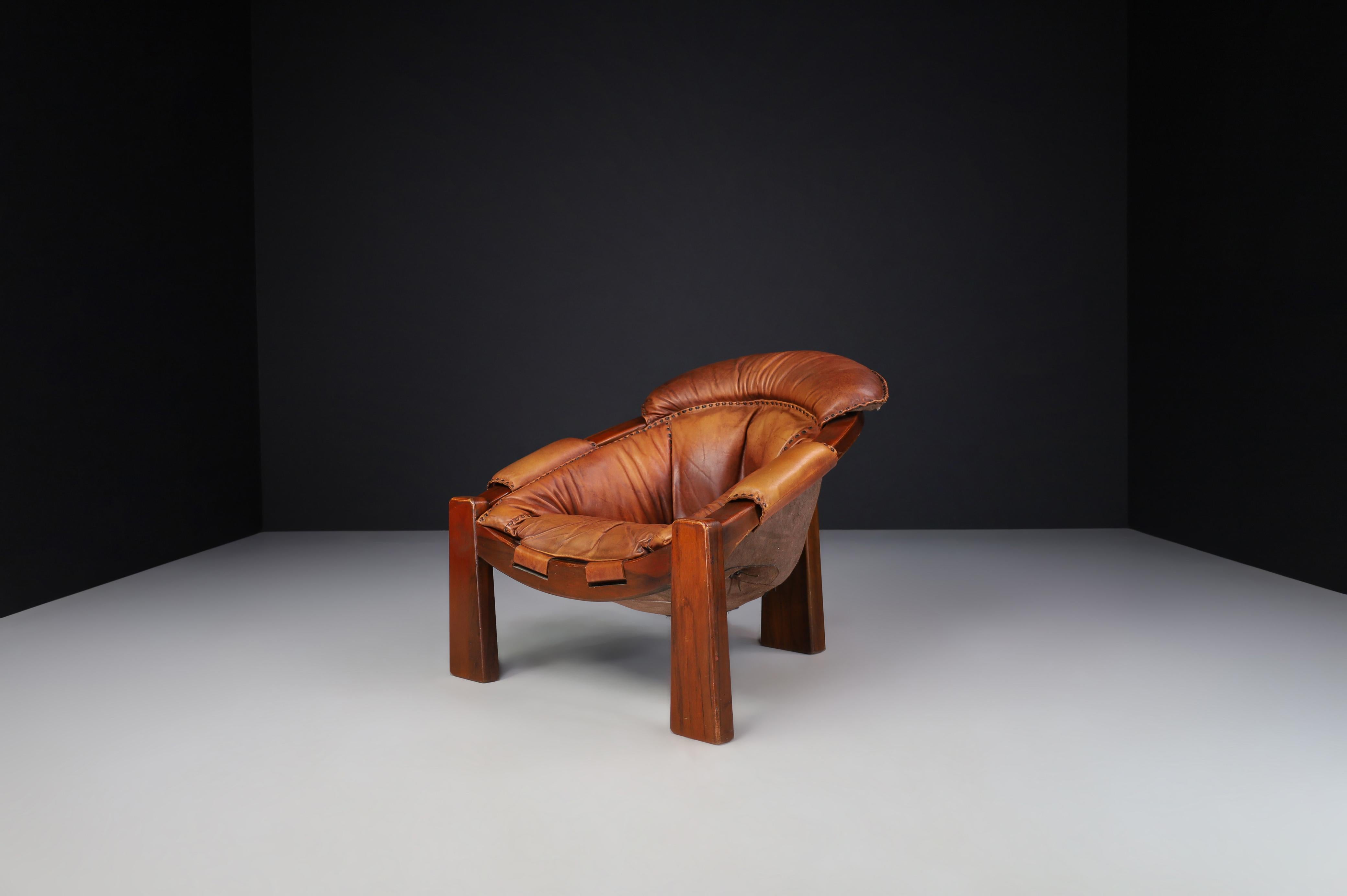Brutalist Luciano Frigerio Patinated Cognac Leather Lounge Chairs, Italy, 1970s 5