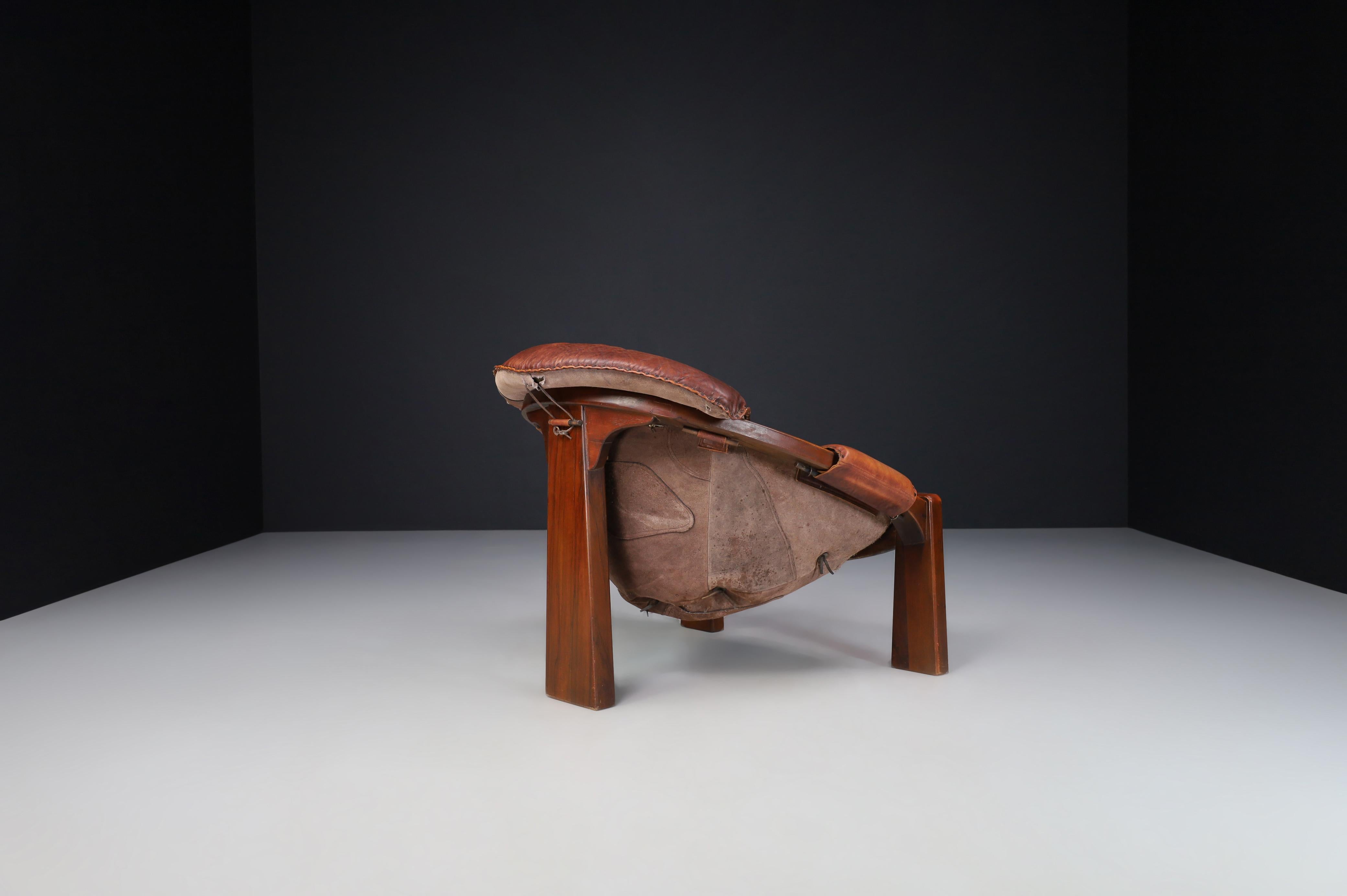 Brutalist Luciano Frigerio Patinated Cognac Leather Lounge Chairs, Italy, 1970s 7
